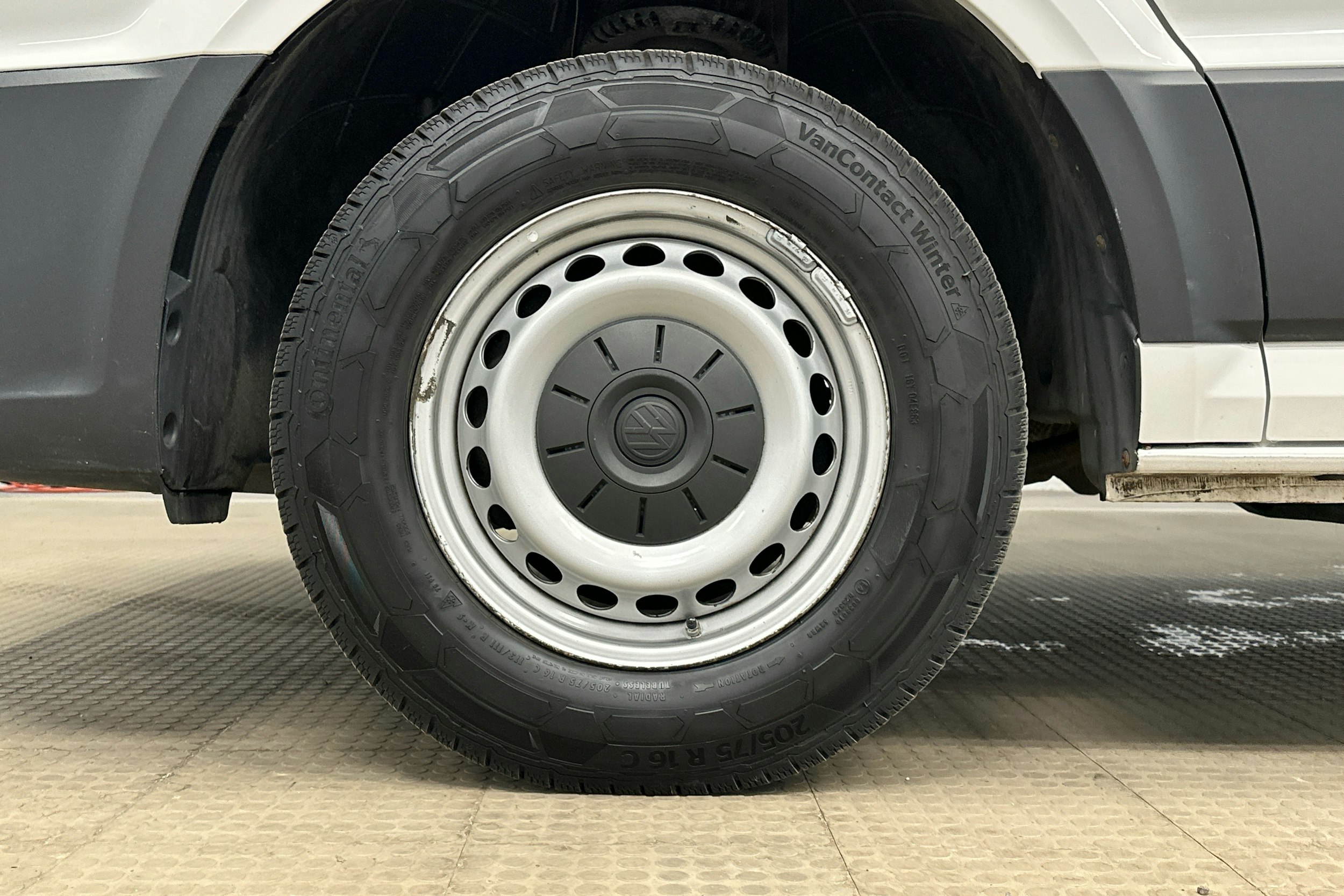 valkoinen Volkswagen Crafter 2019 kuva 22.