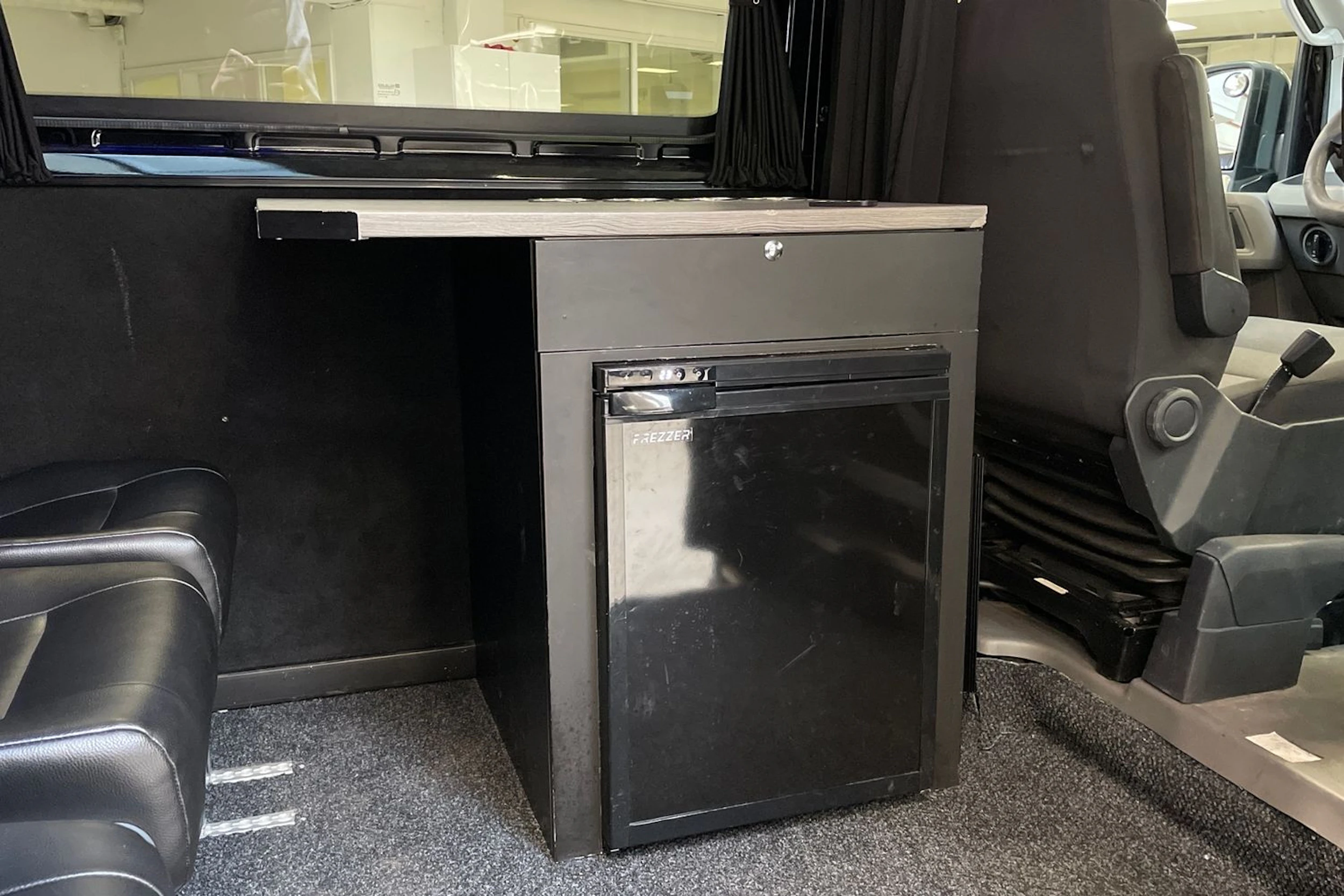 musta Volkswagen Crafter 2019 kuva 16.