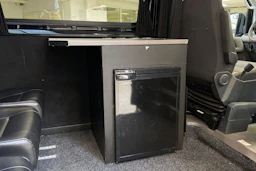 musta Volkswagen Crafter 2019 kuva 16.