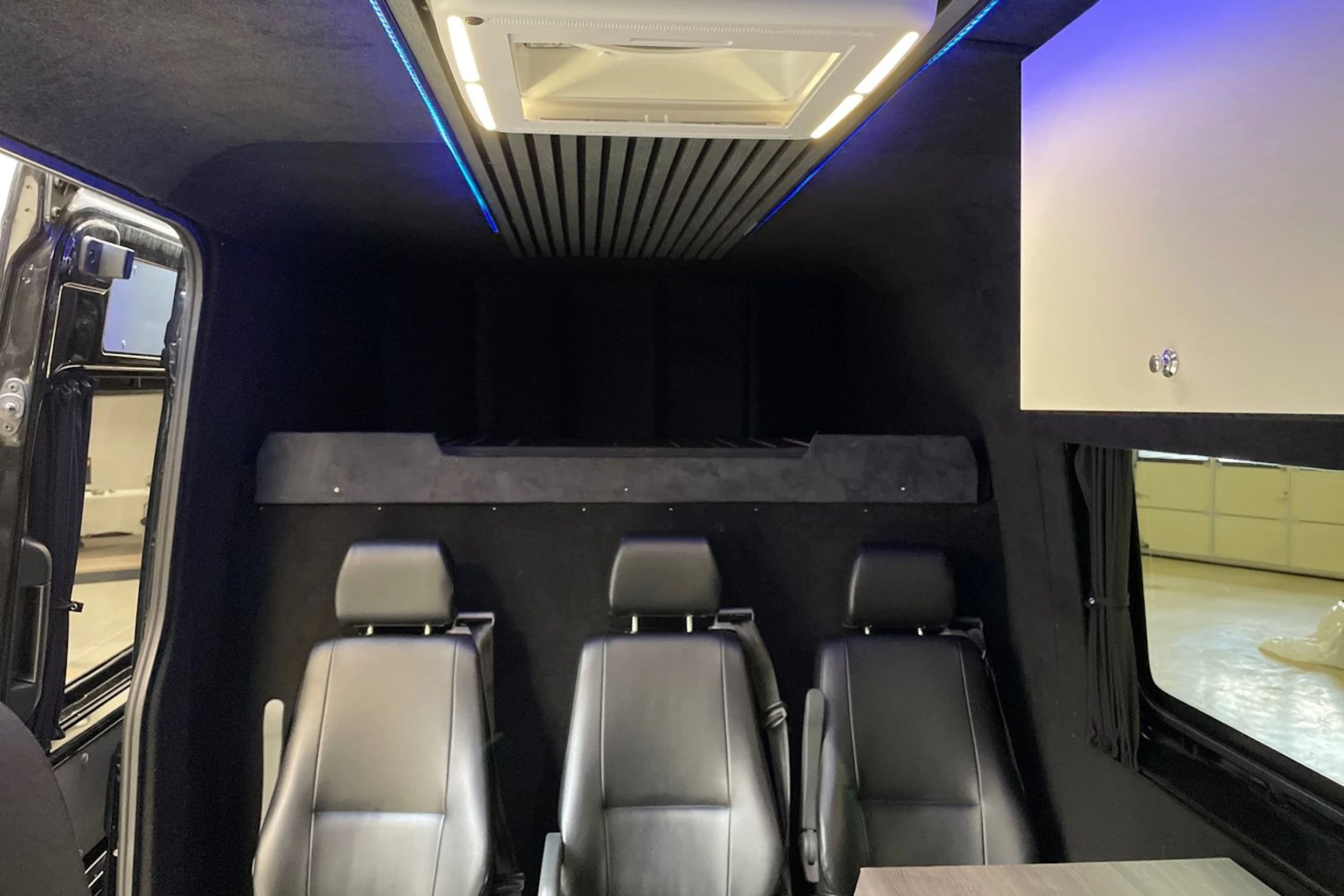 musta Volkswagen Crafter 2019 kuva 17.