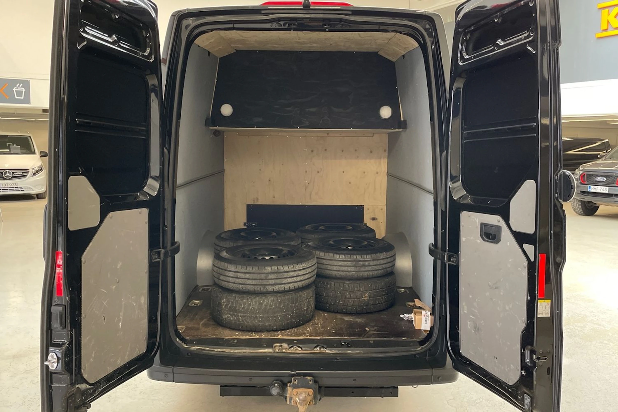 musta Volkswagen Crafter 2019 kuva 18.