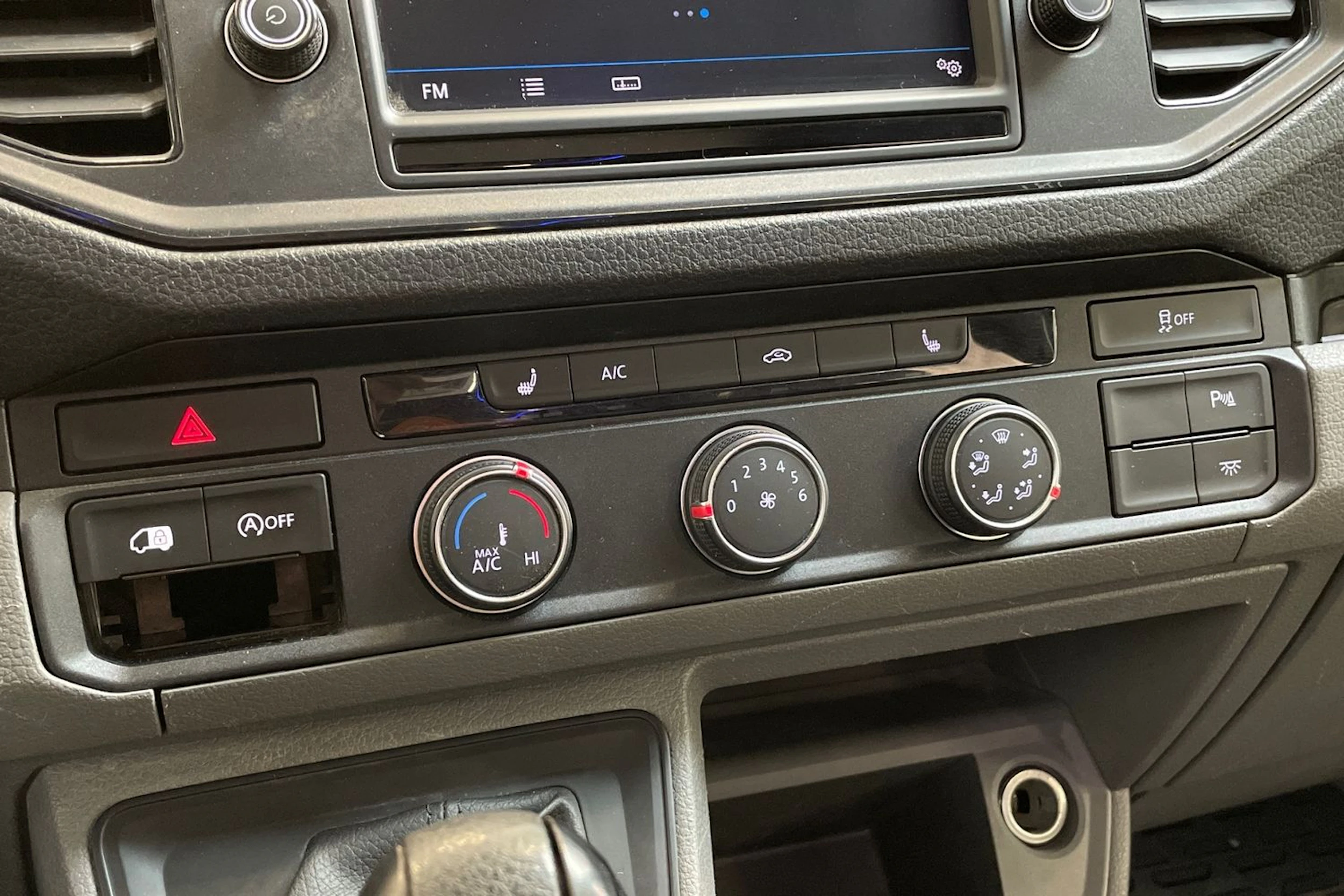 musta Volkswagen Crafter 2019 kuva 24.