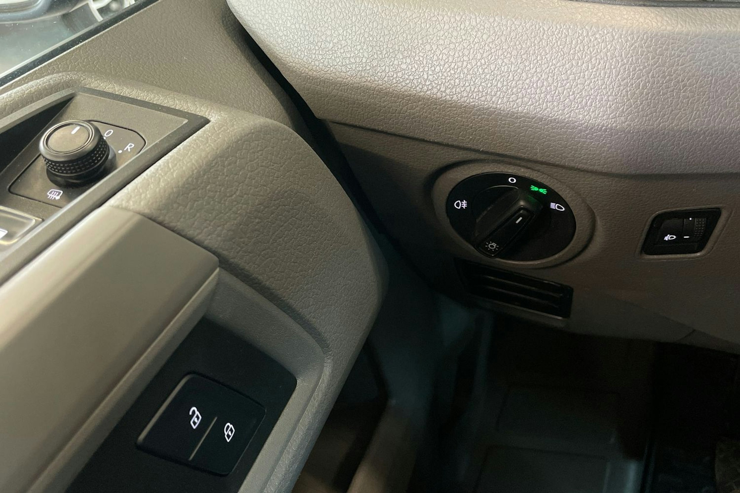 Musta Volkswagen CRAFTER 2019 kuva 19.