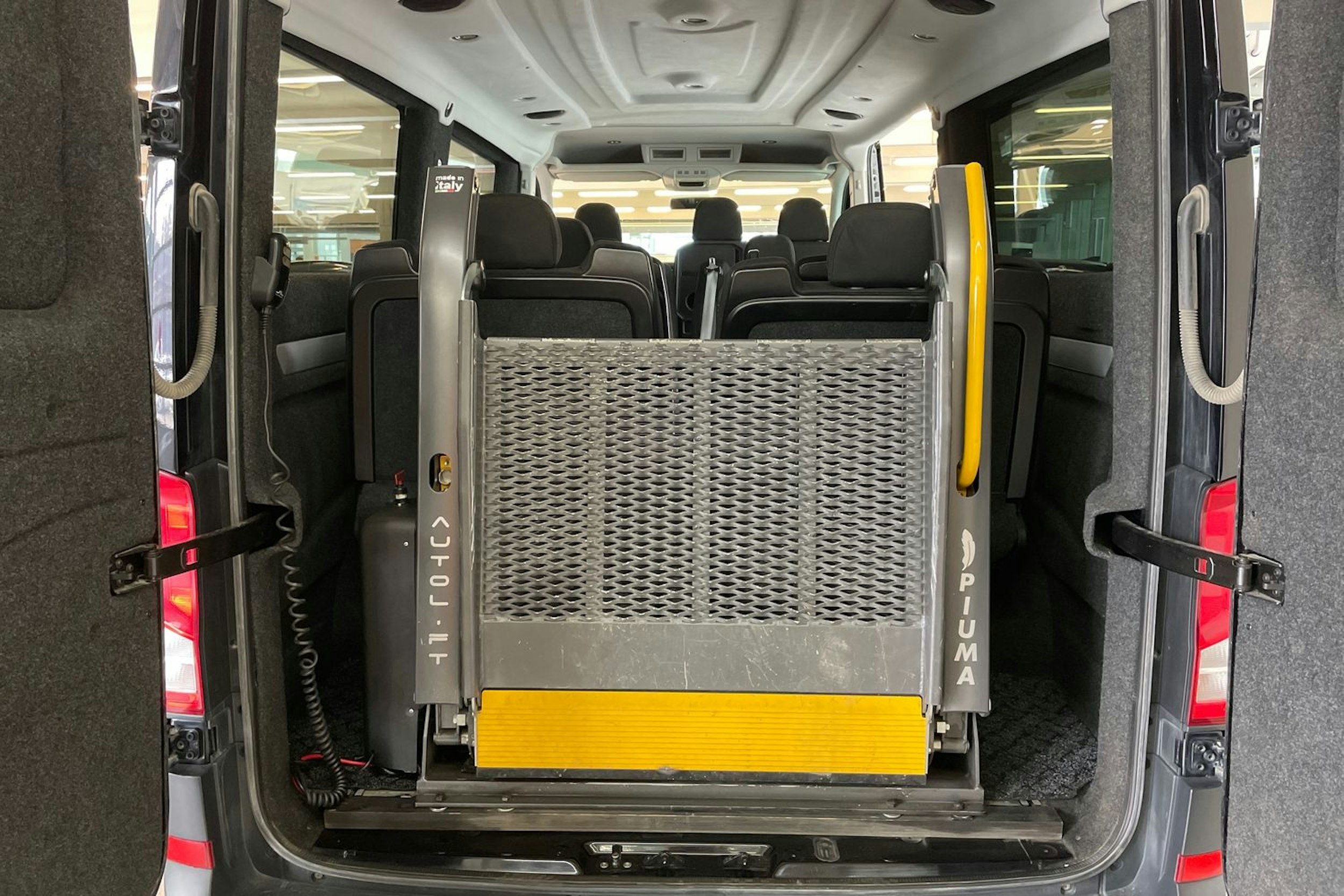 Musta Volkswagen CRAFTER 2019 kuva 25.