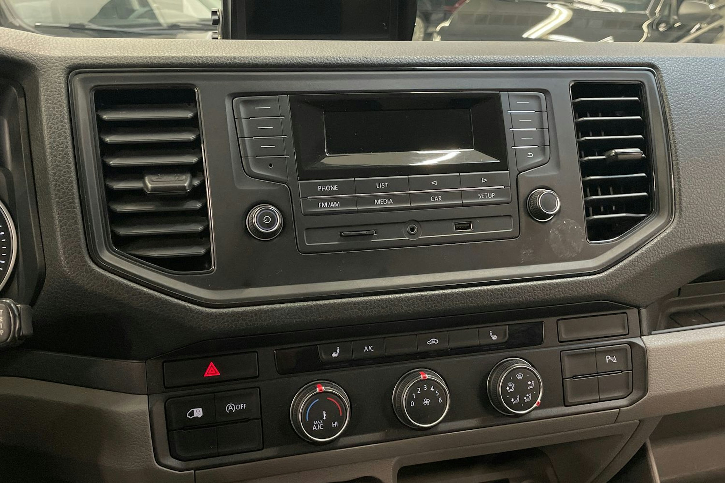 valkoinen Volkswagen Crafter 2019 kuva 19.