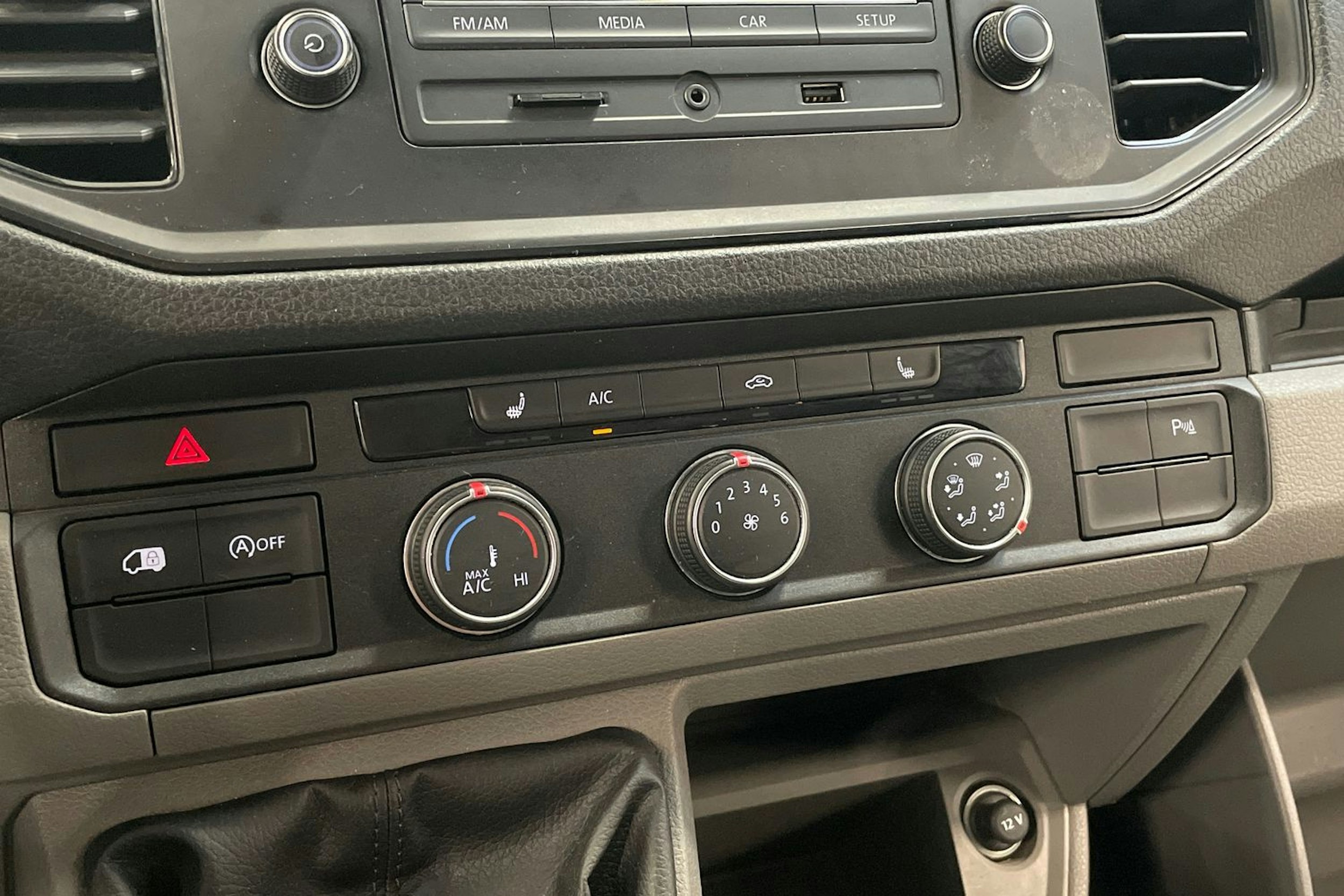 valkoinen Volkswagen Crafter 2019 kuva 20.