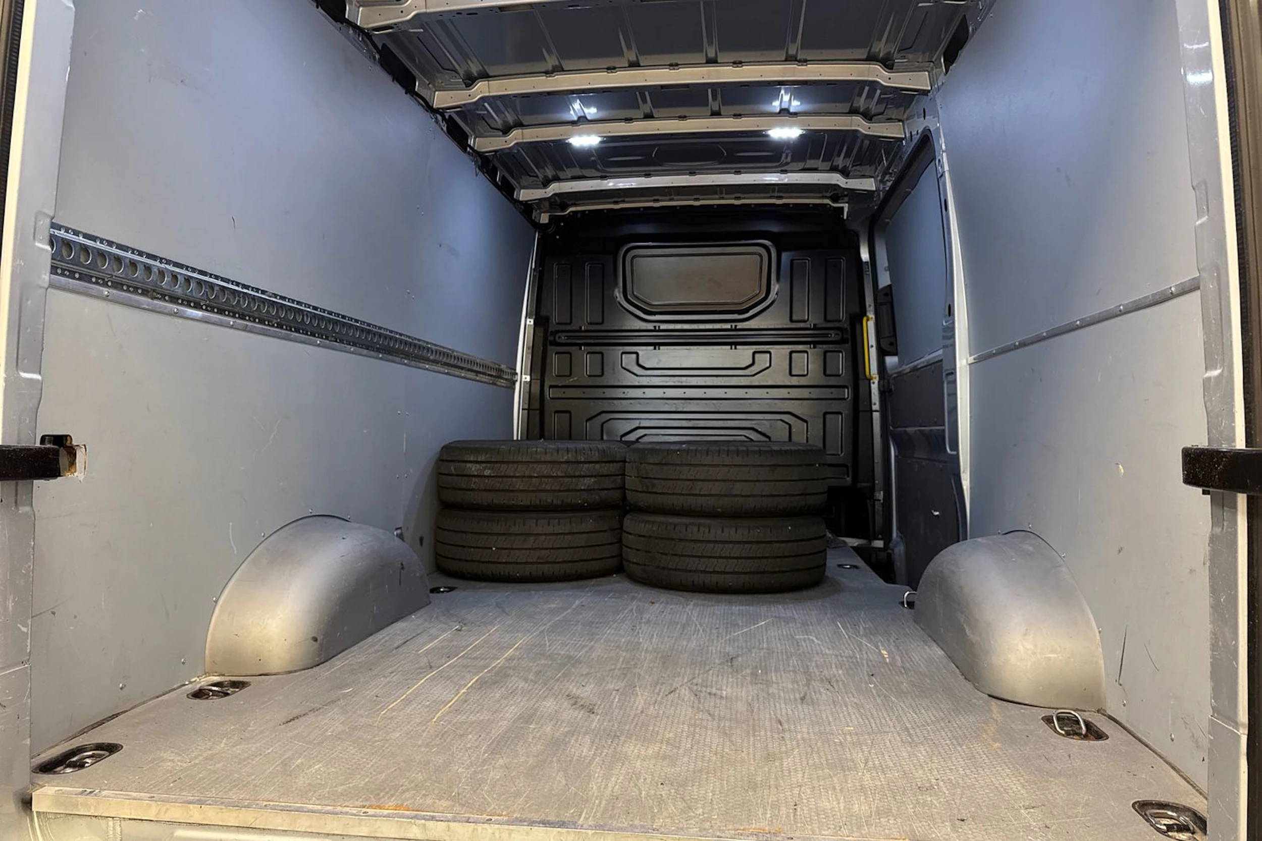 hopea Volkswagen Crafter 2019 kuva 28.