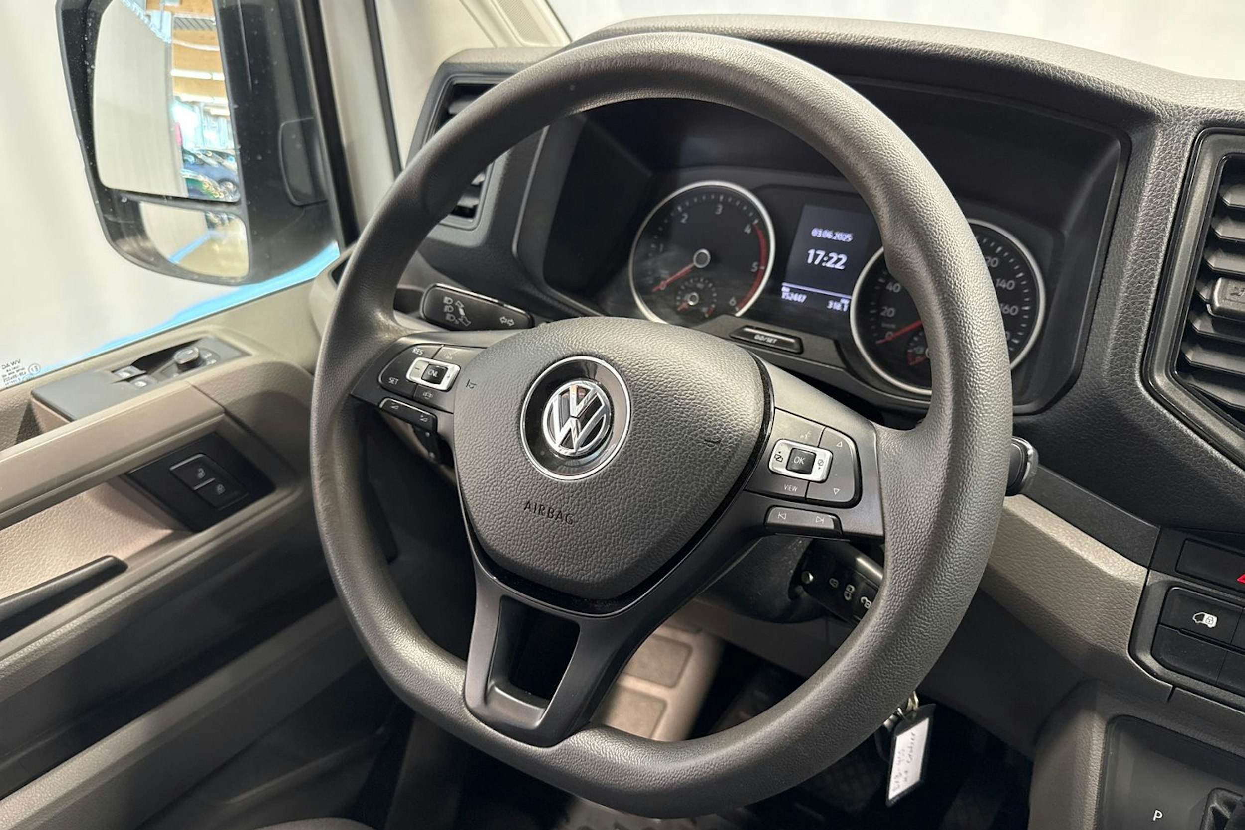 valkoinen Volkswagen Crafter 2019 kuva 13.