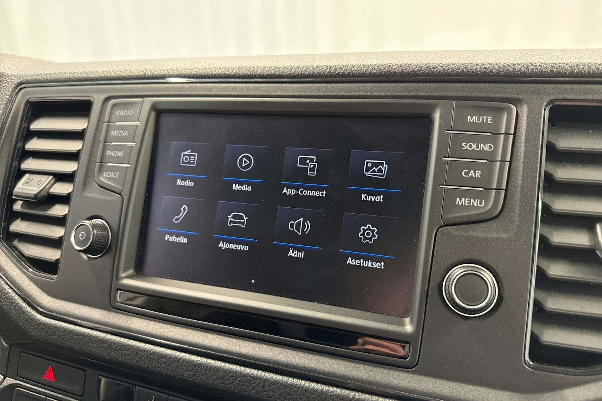 valkoinen Volkswagen Crafter 2019 kuva 21.
