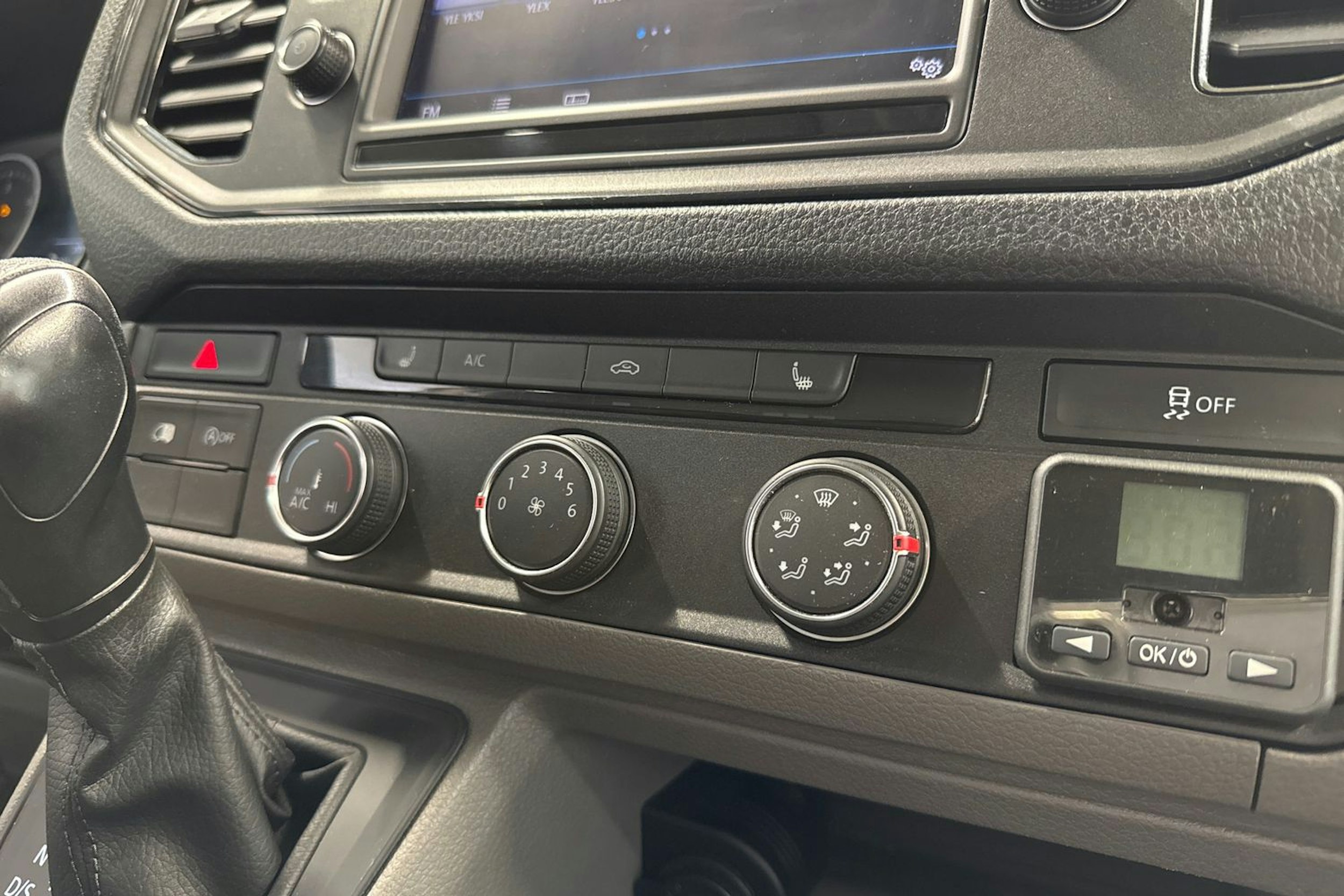 valkoinen Volkswagen Crafter 2019 kuva 22.