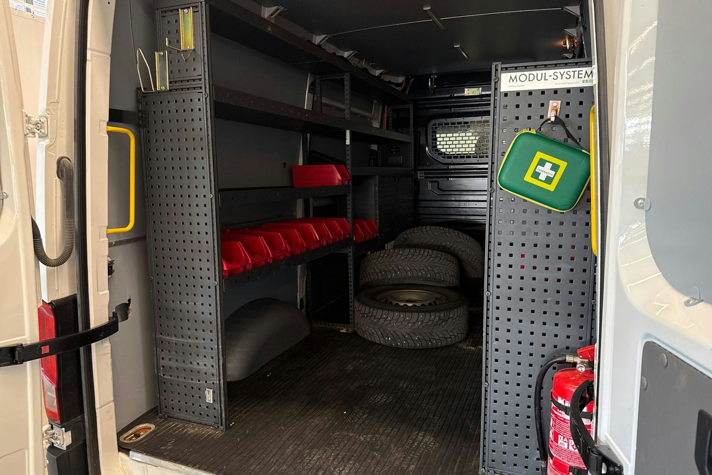 valkoinen Volkswagen Crafter 2019 kuva 24.