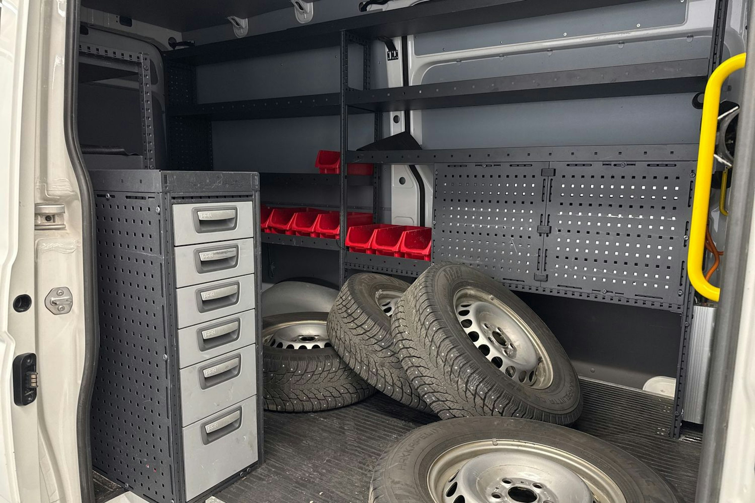 valkoinen Volkswagen Crafter 2019 kuva 25.