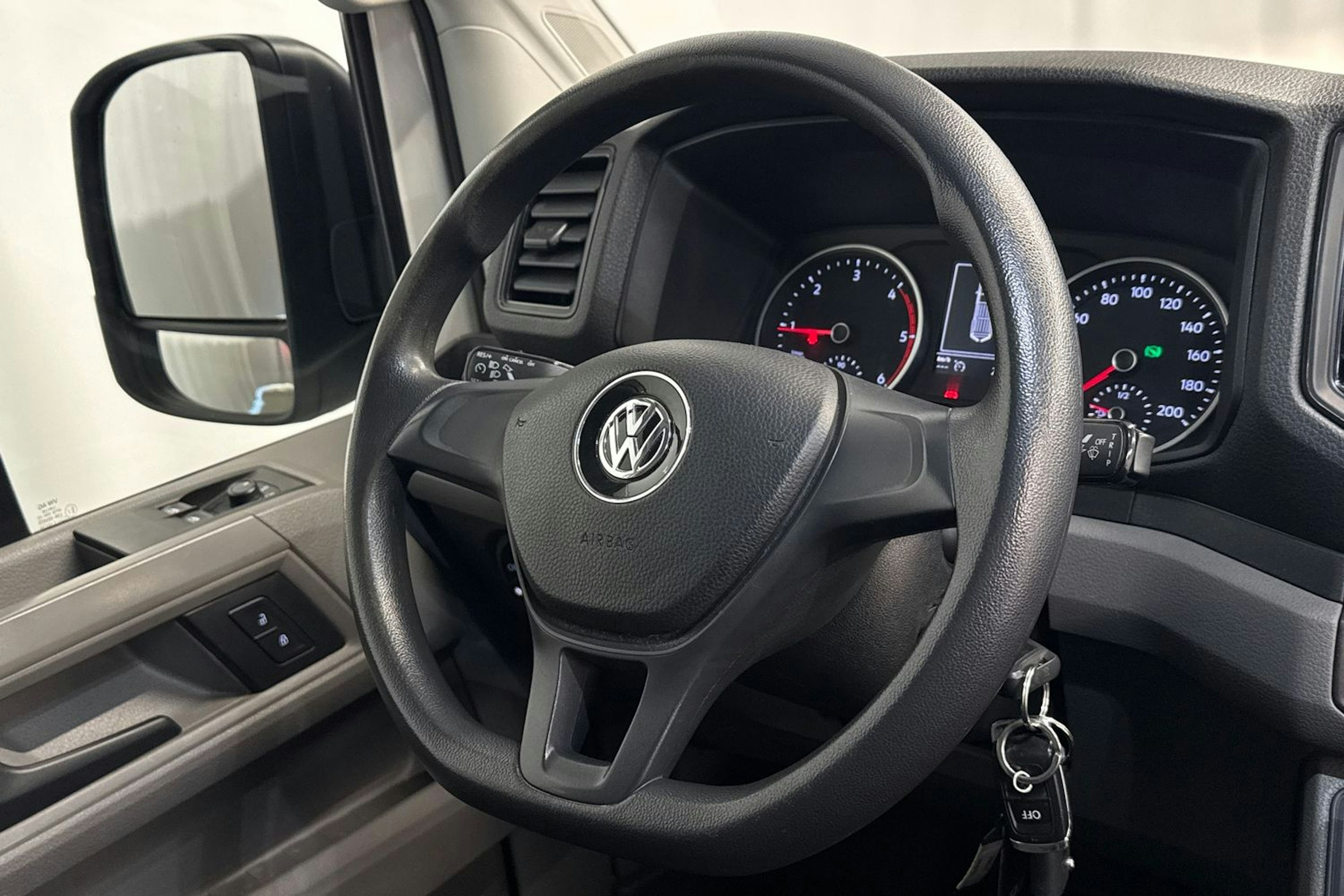 valkoinen Volkswagen Crafter 2019 kuva 13.