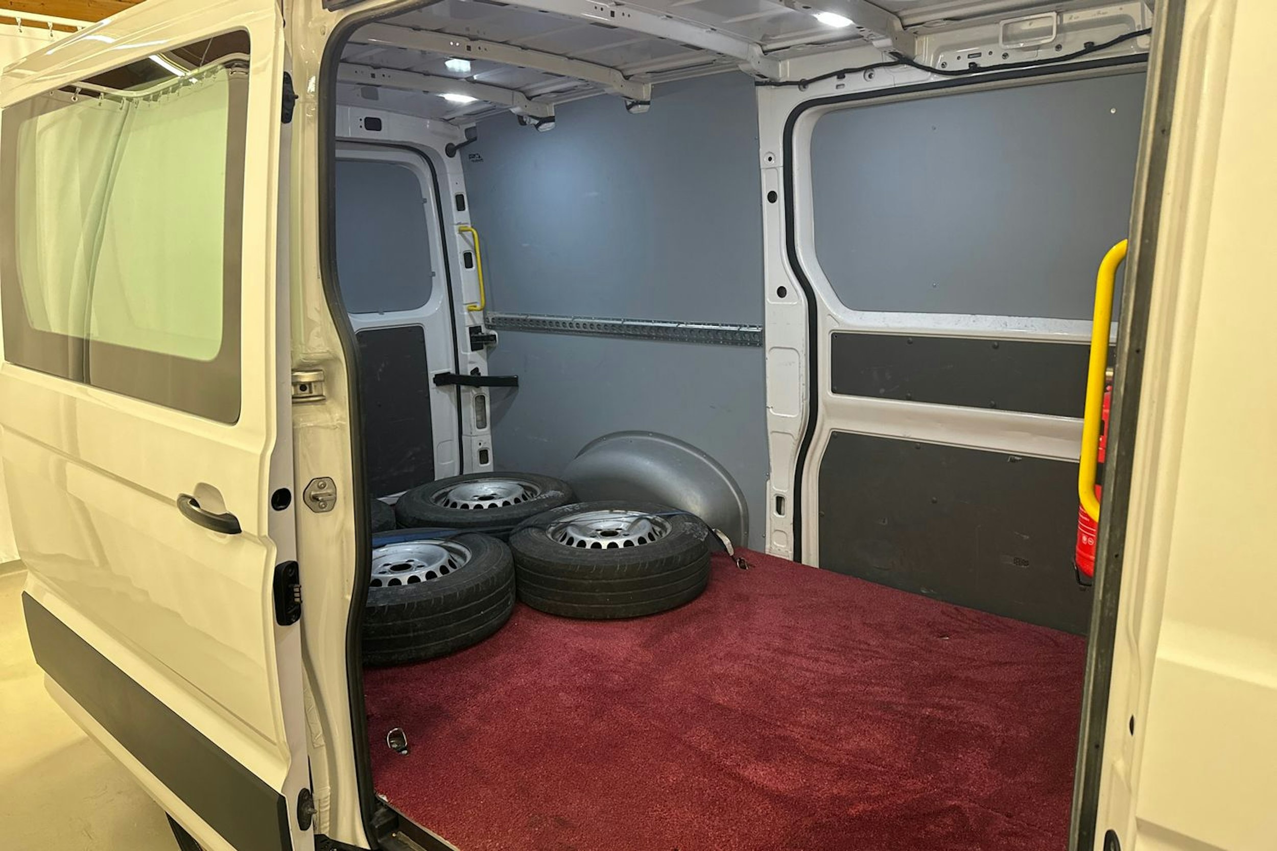 valkoinen Volkswagen Crafter 2019 kuva 18.