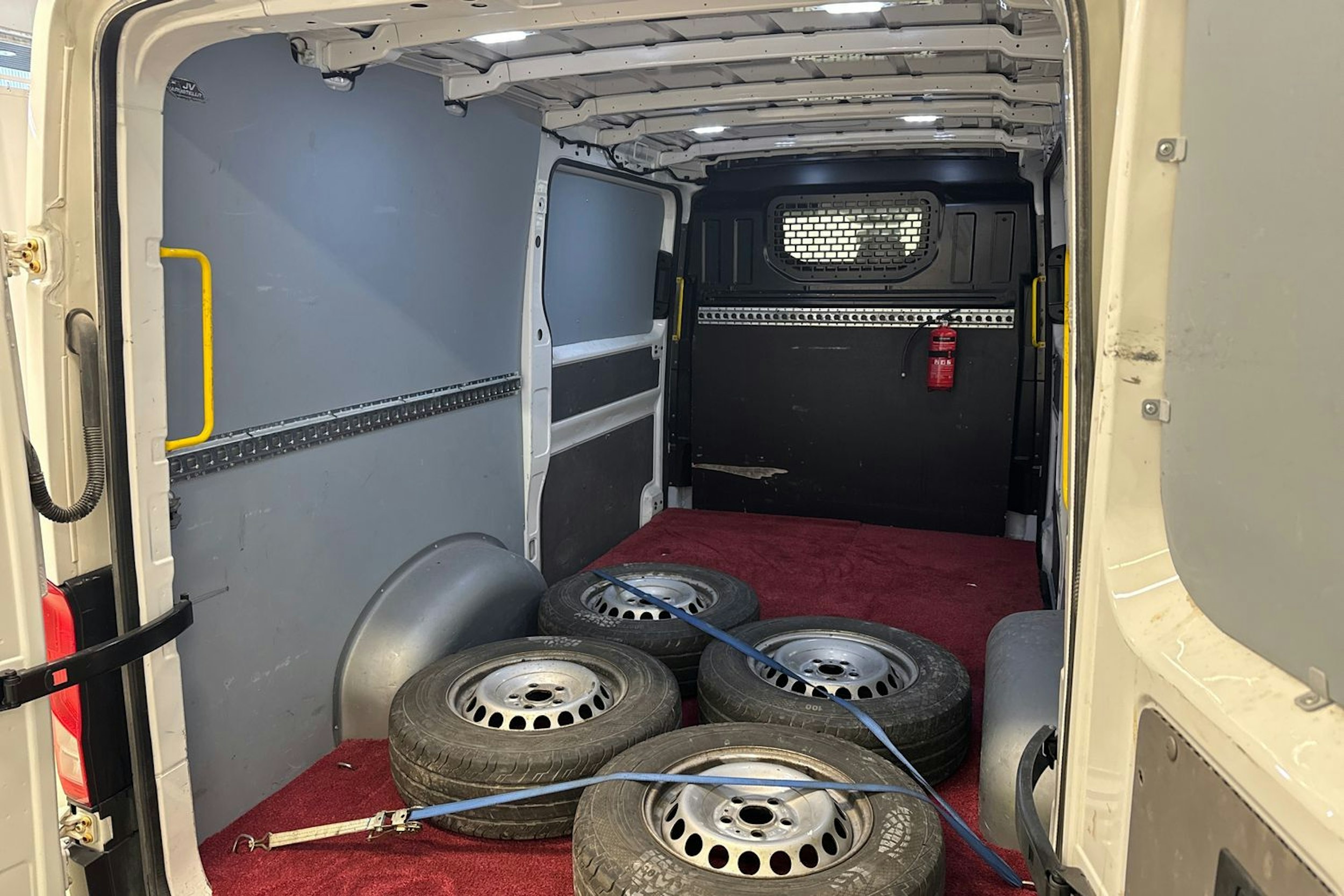 valkoinen Volkswagen Crafter 2019 kuva 20.