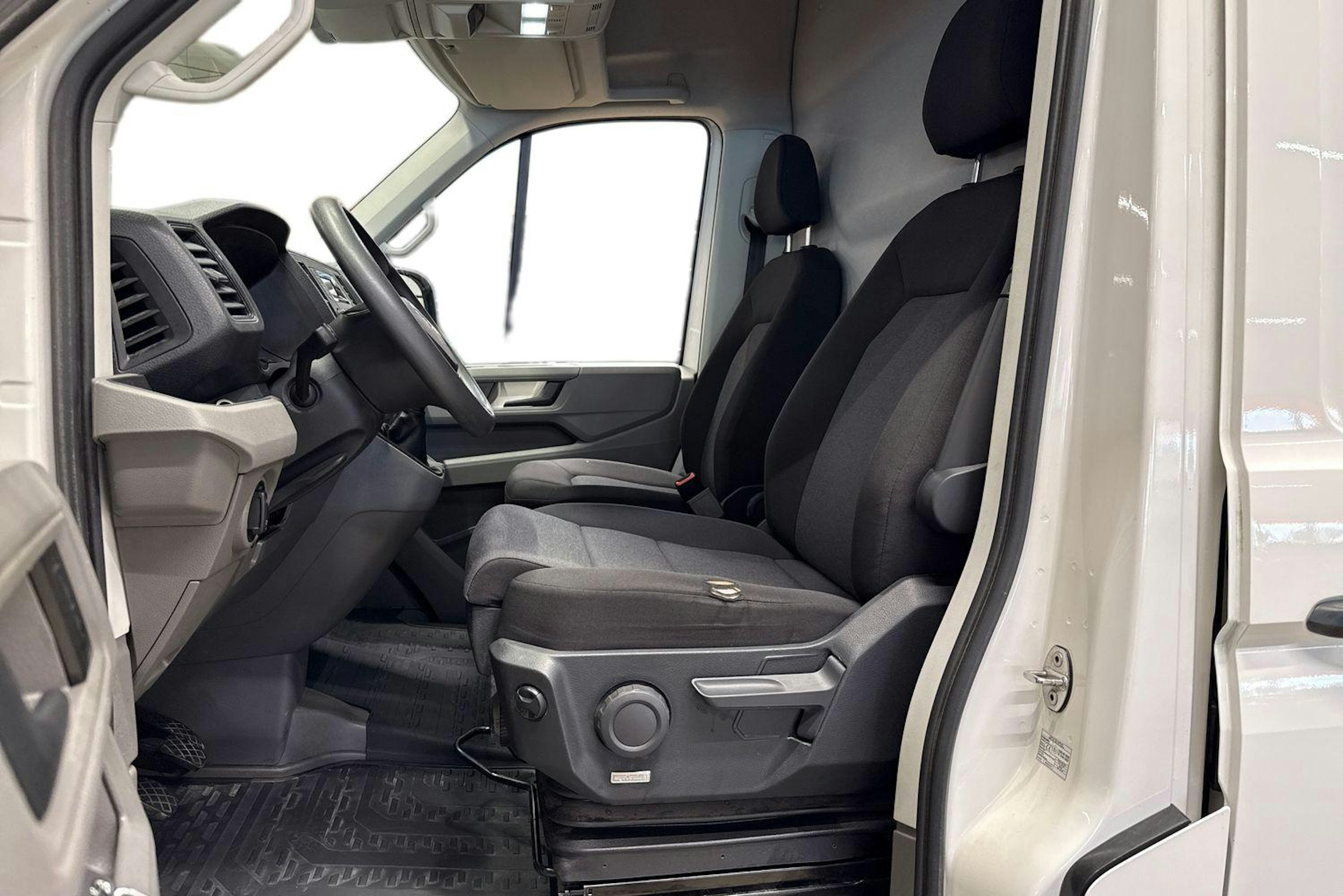 valkoinen Volkswagen Crafter 2019 kuva 7.