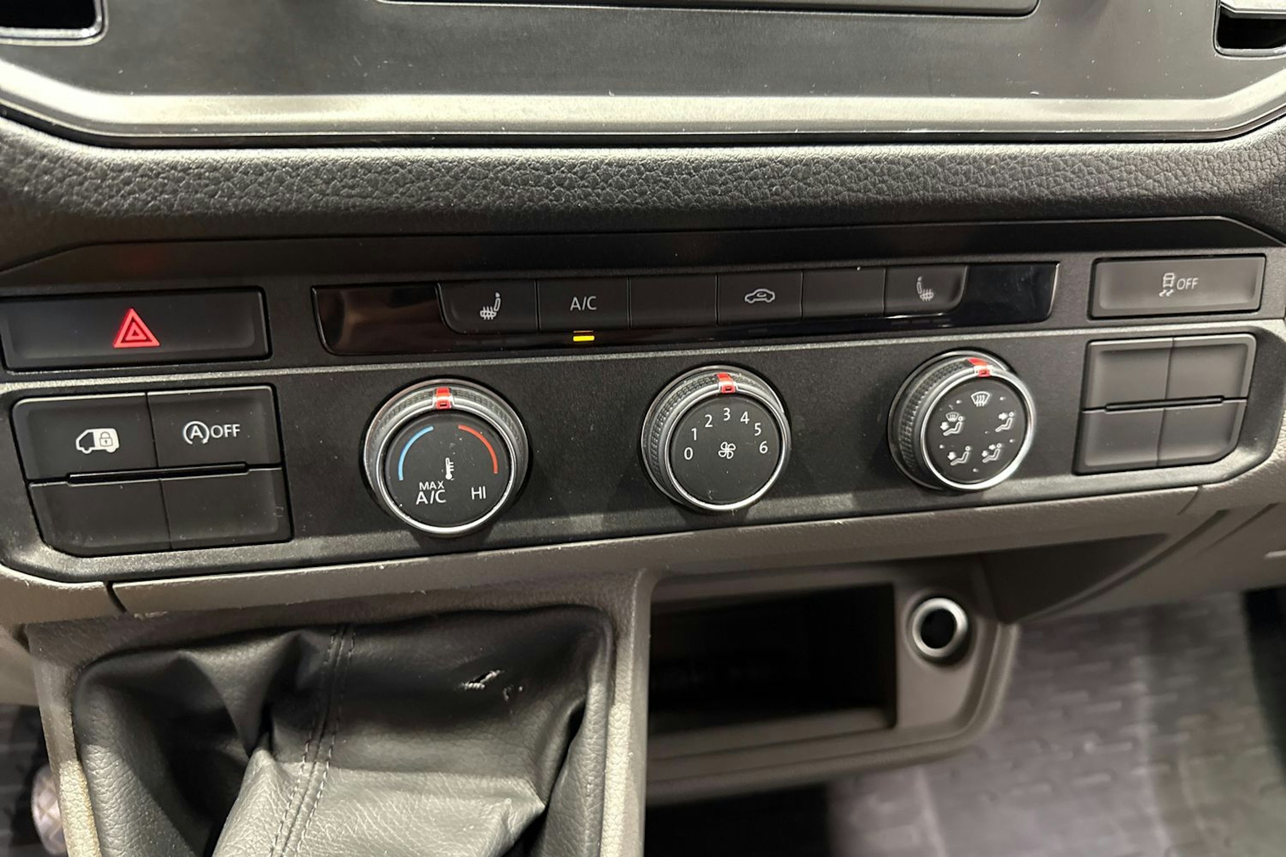 valkoinen Volkswagen Crafter 2019 kuva 20.