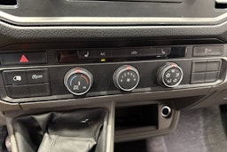 valkoinen Volkswagen Crafter 2019 kuva 20.