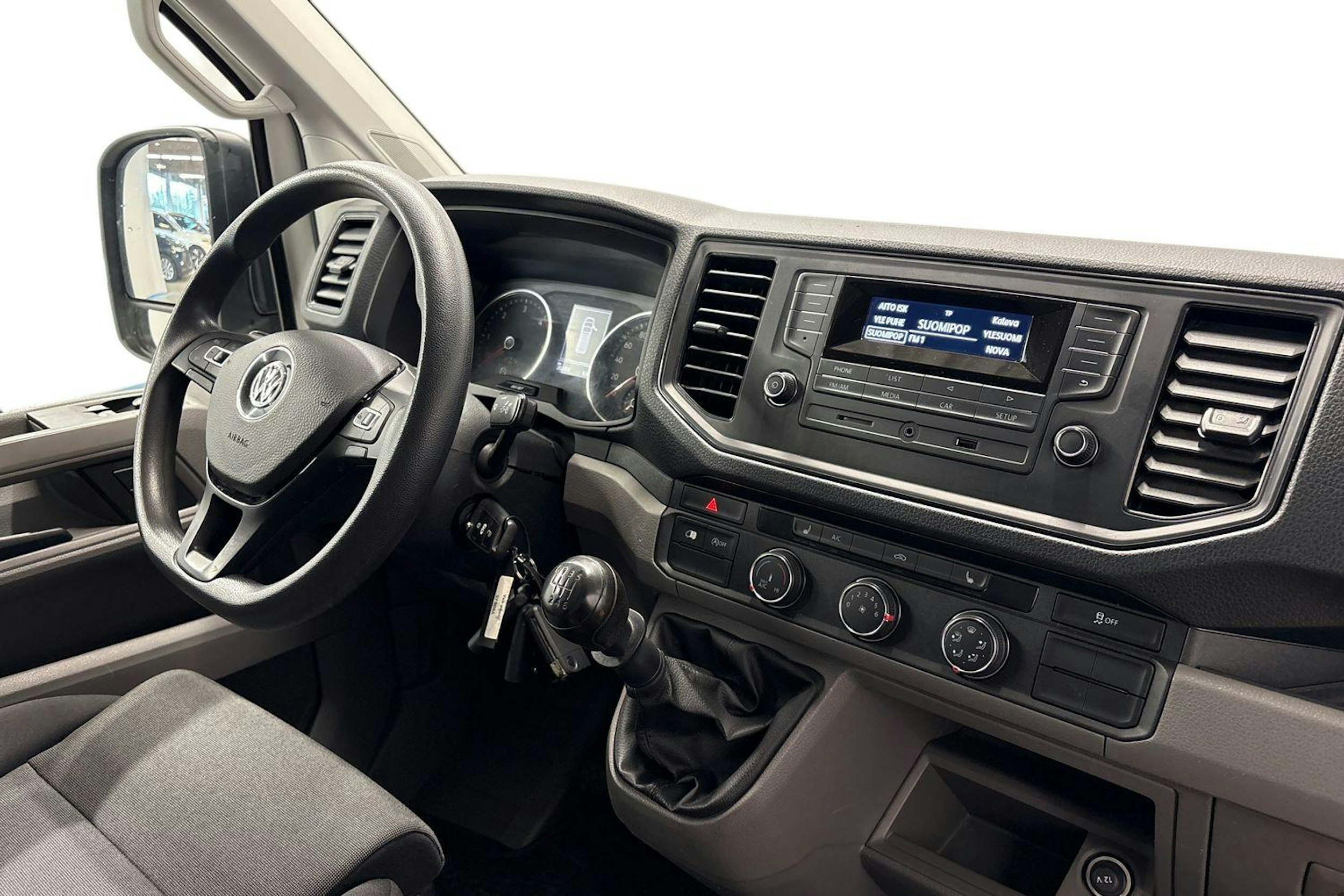 valkoinen Volkswagen Crafter 2019 kuva 10.