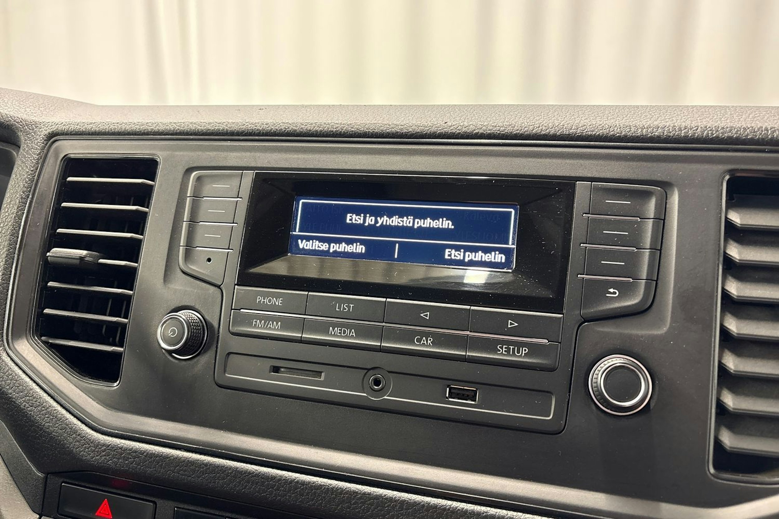 valkoinen Volkswagen Crafter 2019 kuva 20.