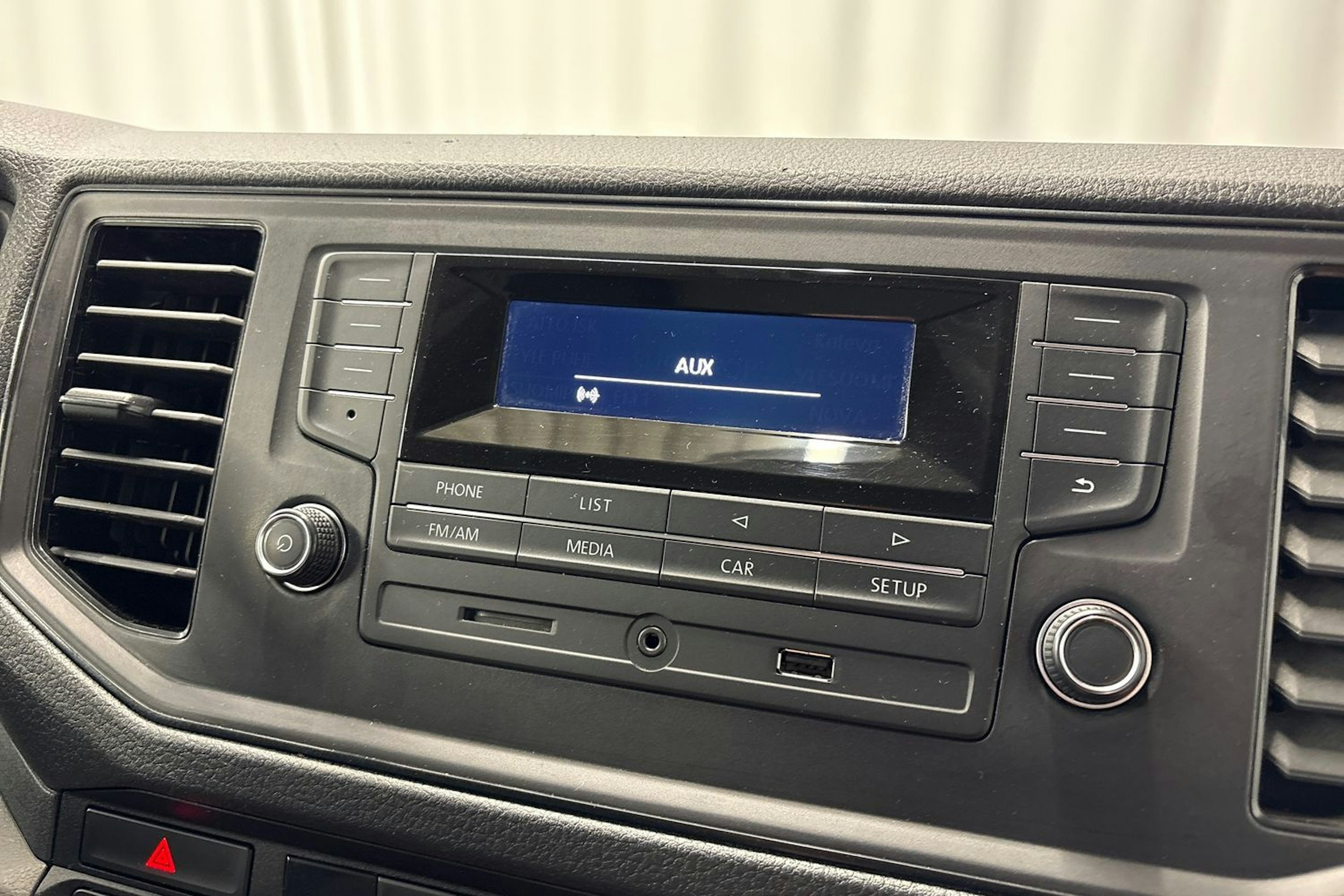 valkoinen Volkswagen Crafter 2019 kuva 21.