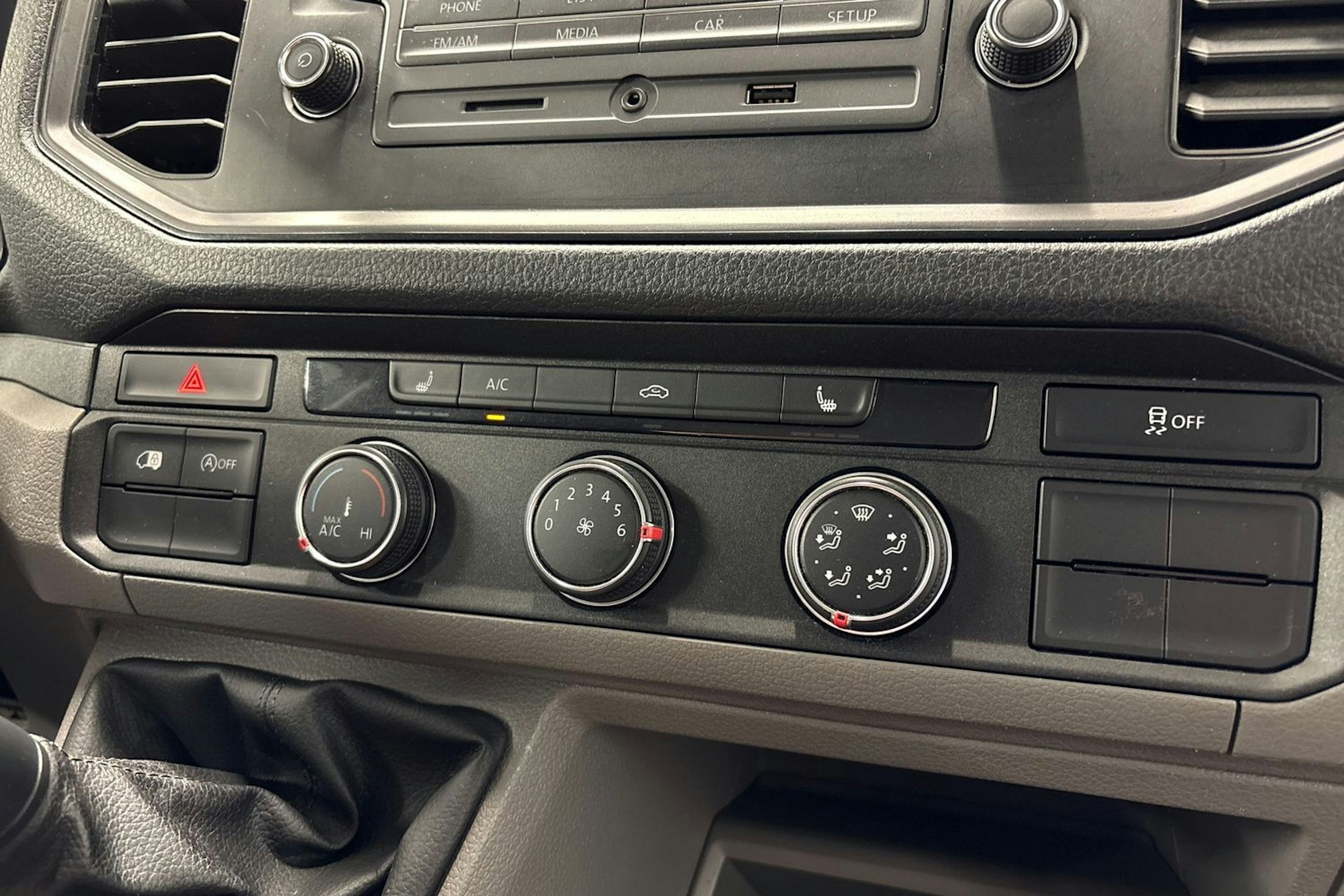 valkoinen Volkswagen Crafter 2019 kuva 22.