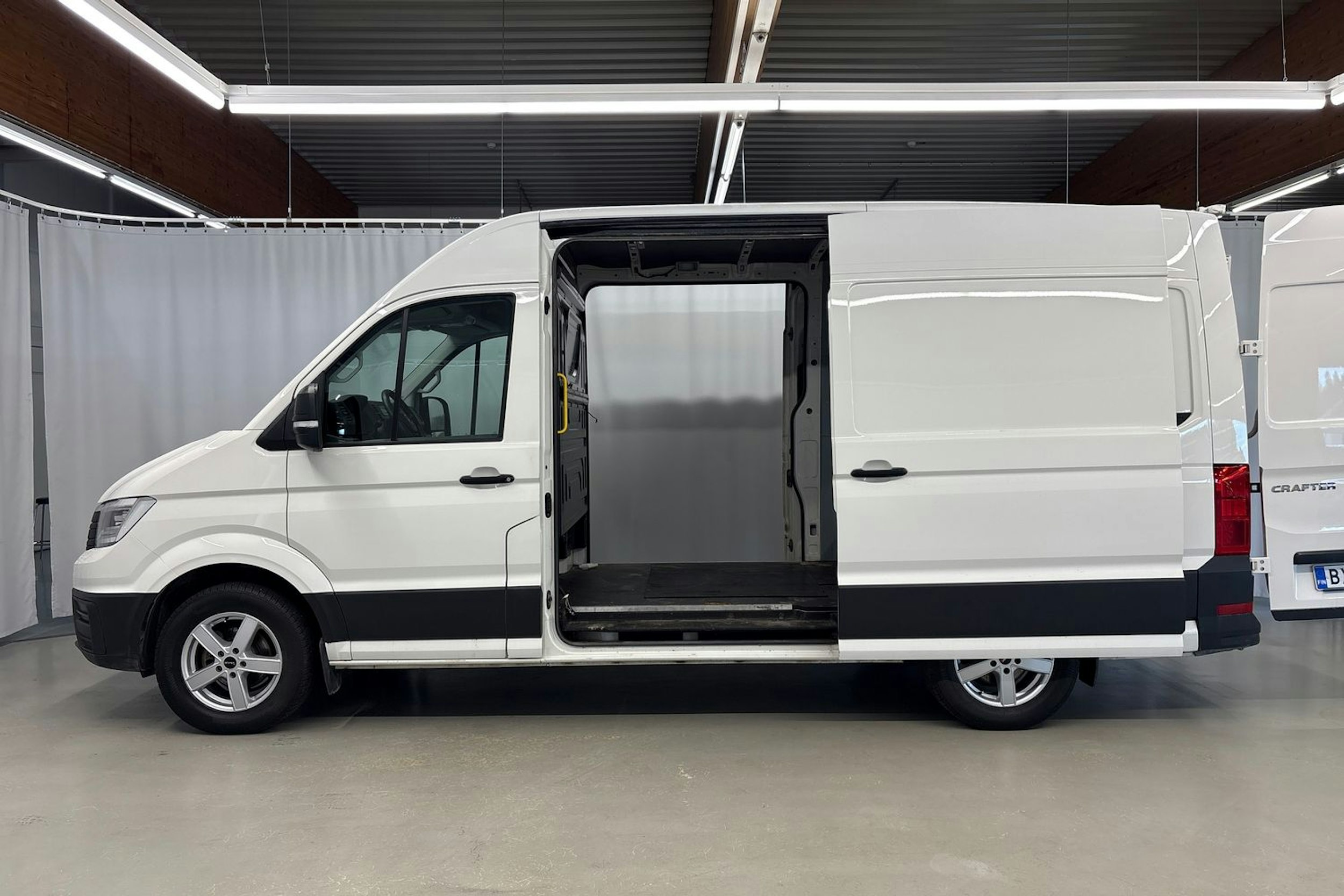 valkoinen Volkswagen Crafter 2019 kuva 25.