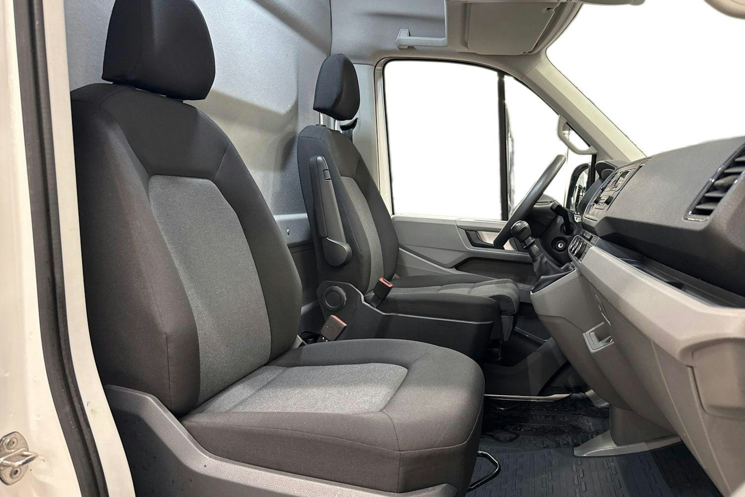 valkoinen Volkswagen Crafter 2019 kuva 10.