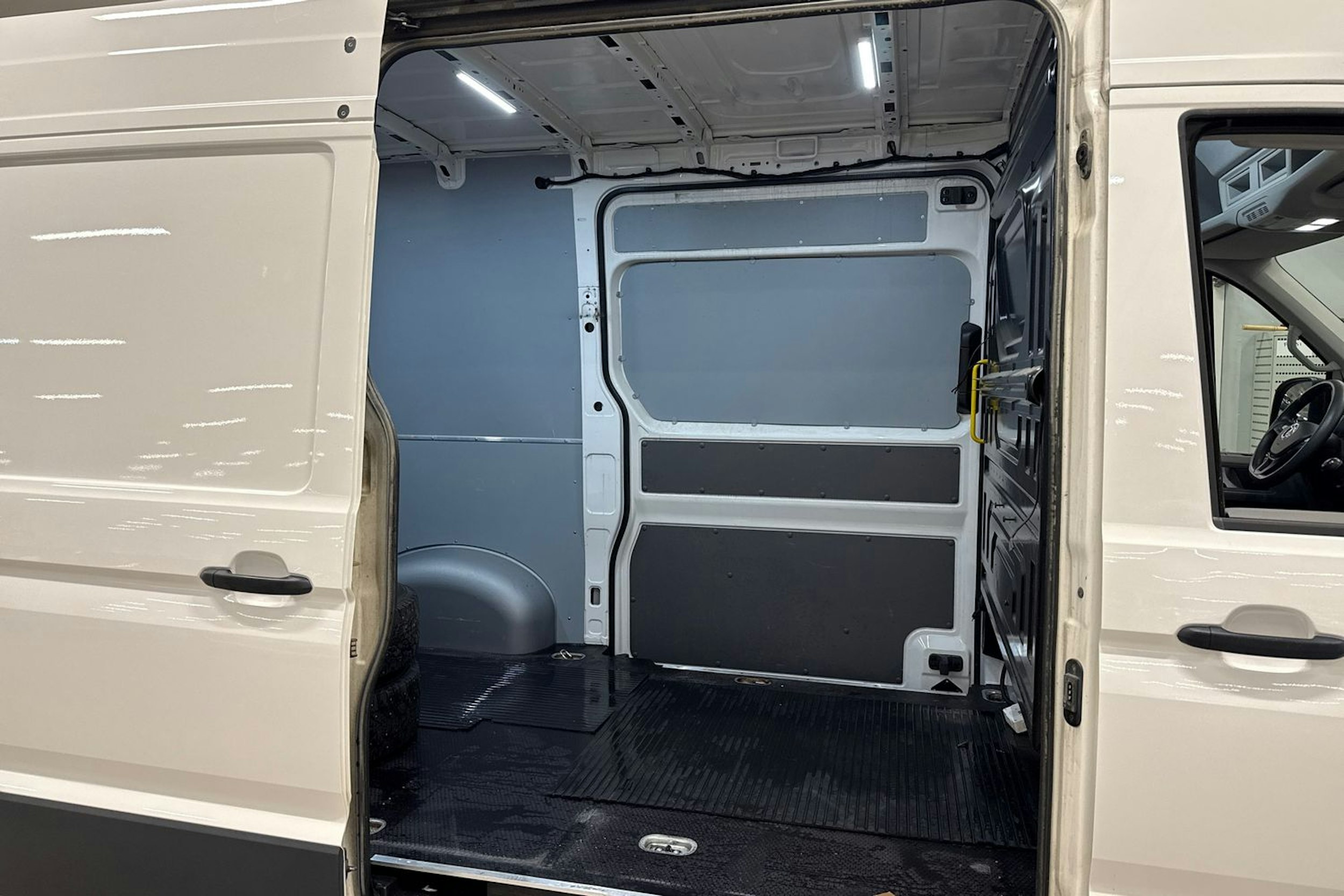 valkoinen Volkswagen Crafter 2019 kuva 13.