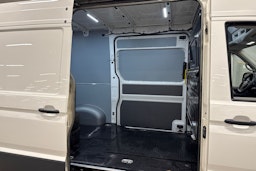 valkoinen Volkswagen Crafter 2019 kuva 13.