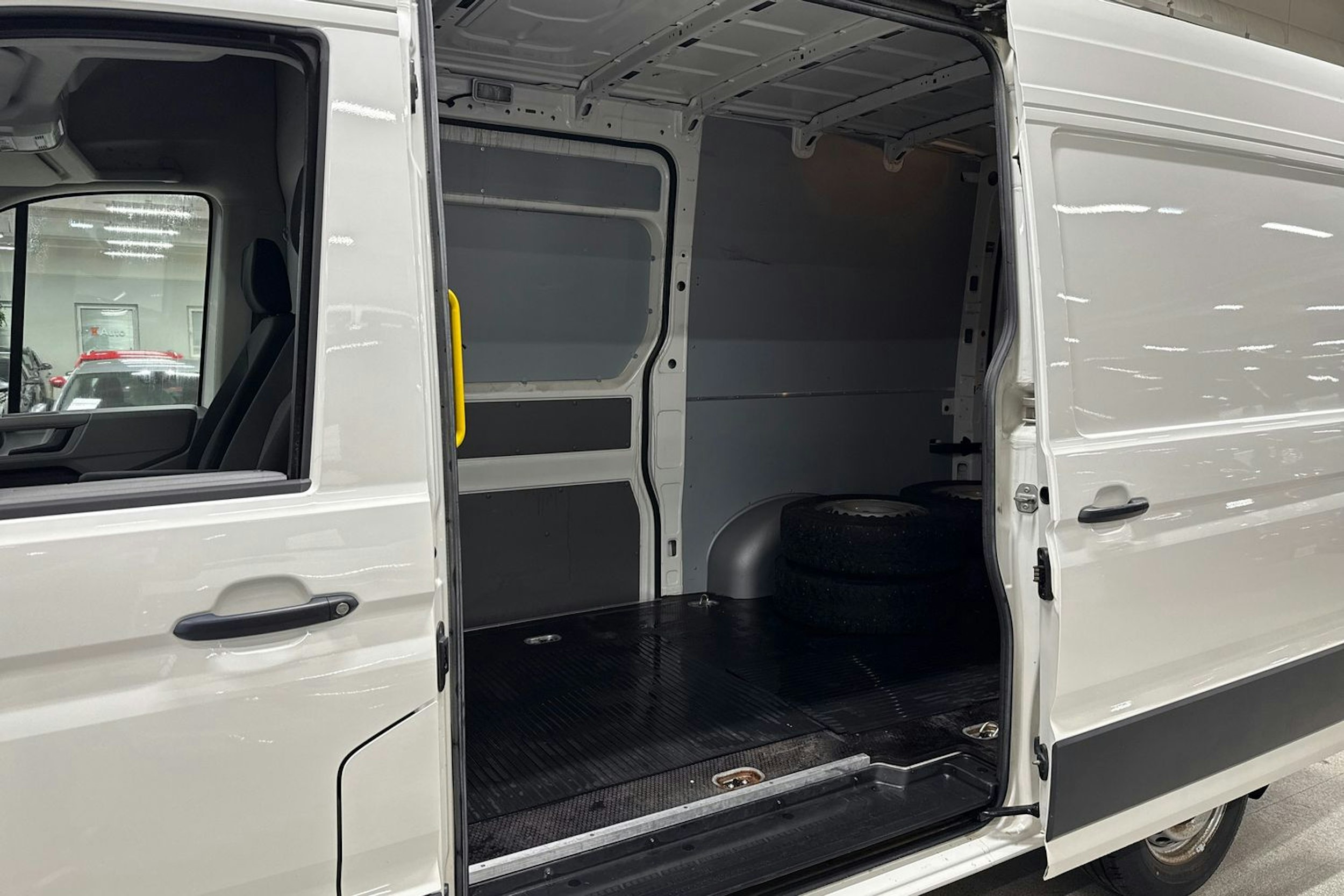 valkoinen Volkswagen Crafter 2019 kuva 22.