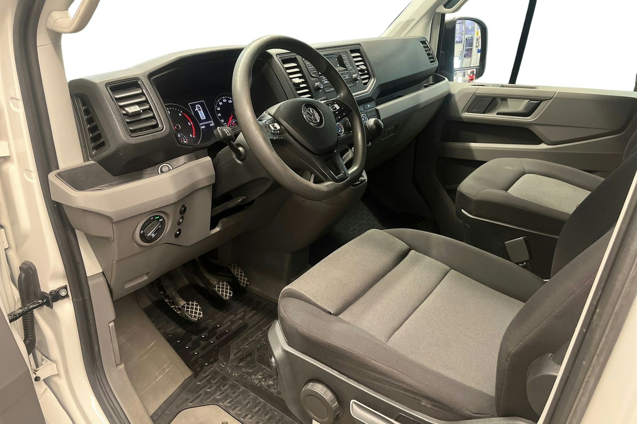 valkoinen Volkswagen Crafter 2019 kuva 6.