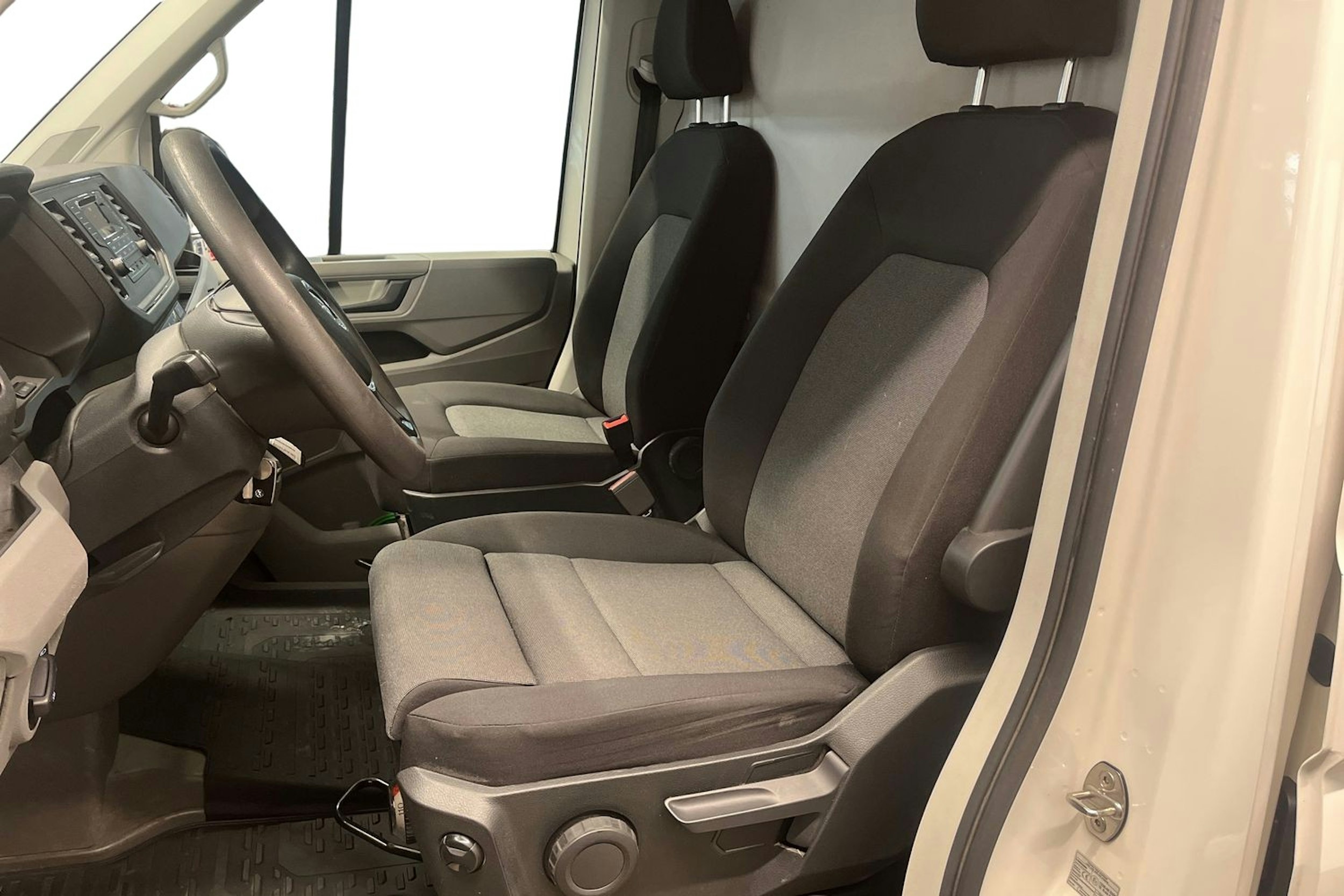 valkoinen Volkswagen Crafter 2019 kuva 8.