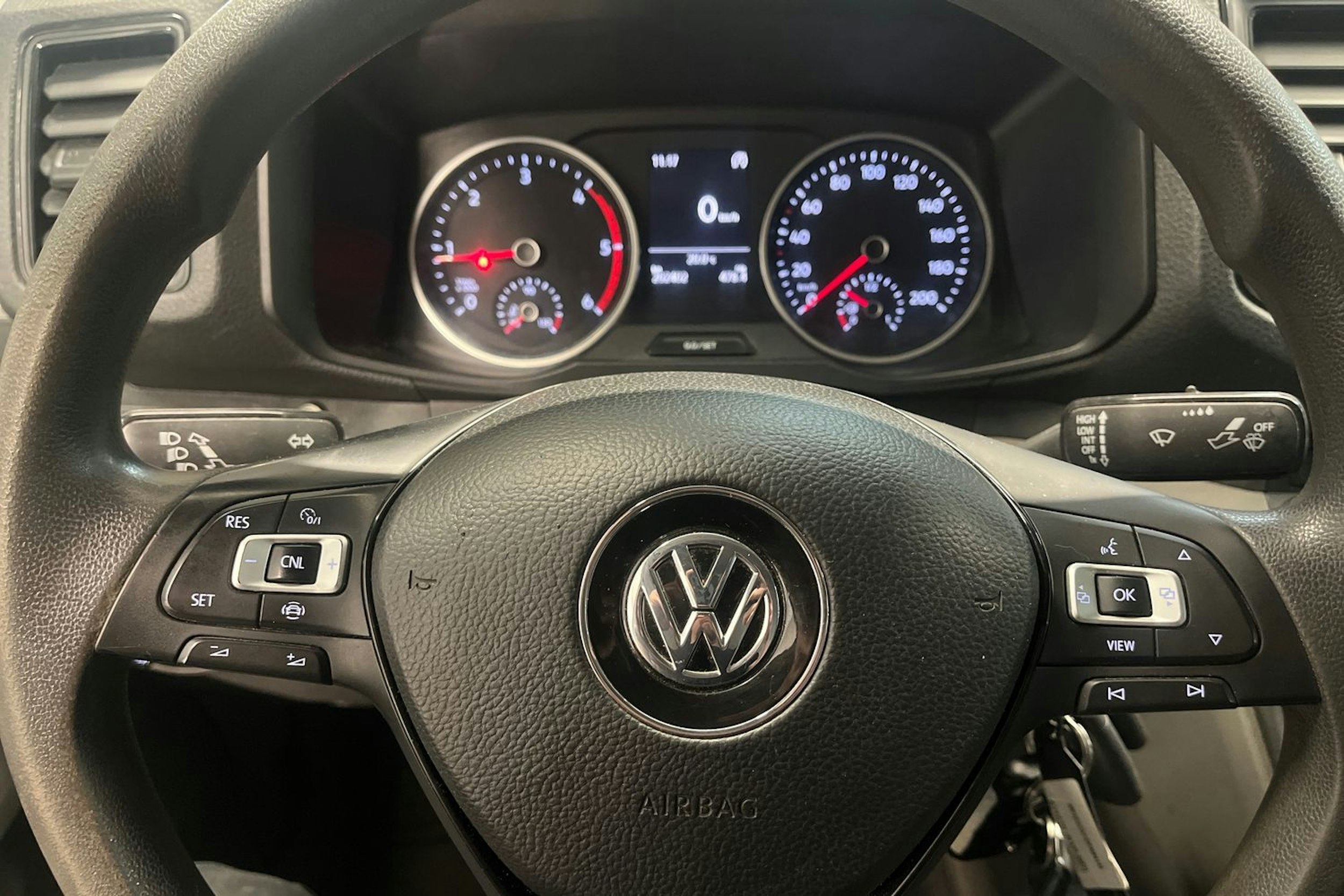 valkoinen Volkswagen Crafter 2019 kuva 15.