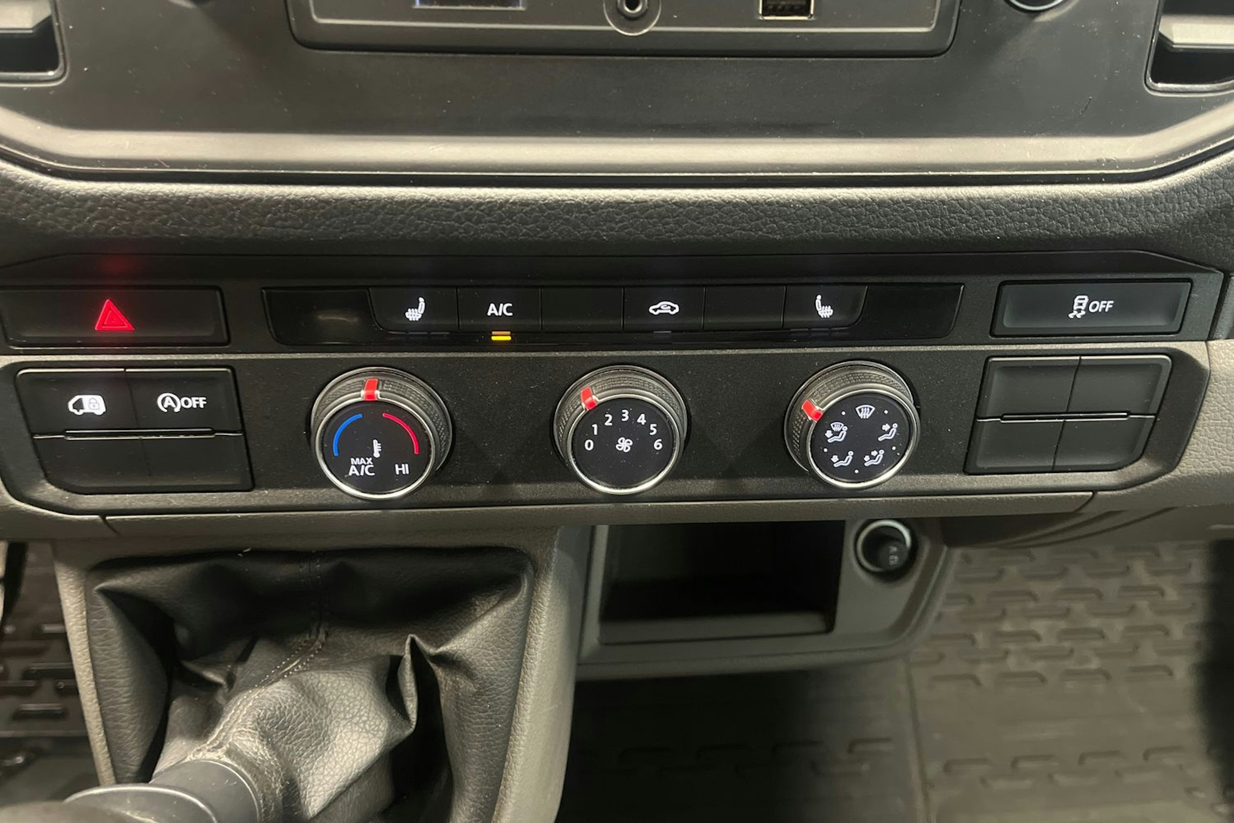 valkoinen Volkswagen Crafter 2019 kuva 16.