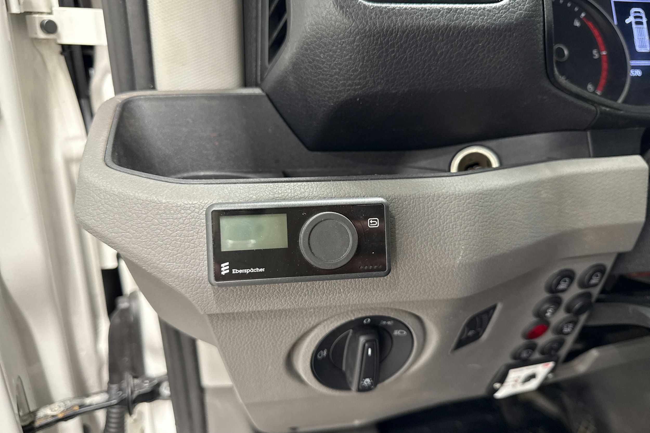 Valkoinen Volkswagen CRAFTER 2019 kuva 24.