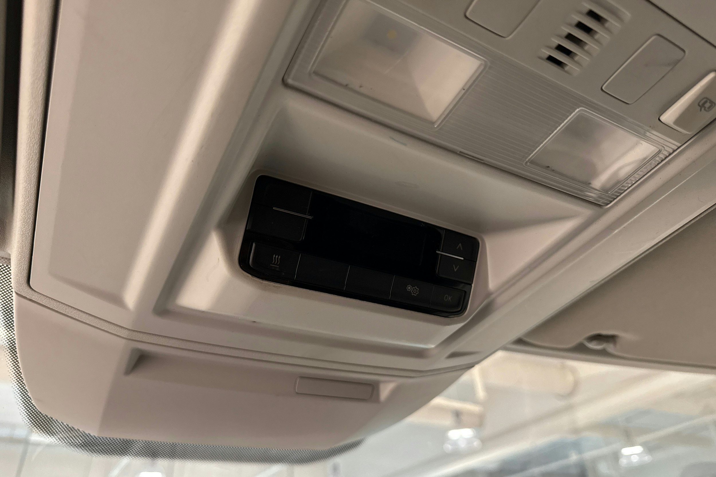 Valkoinen Volkswagen CRAFTER 2019 kuva 26.