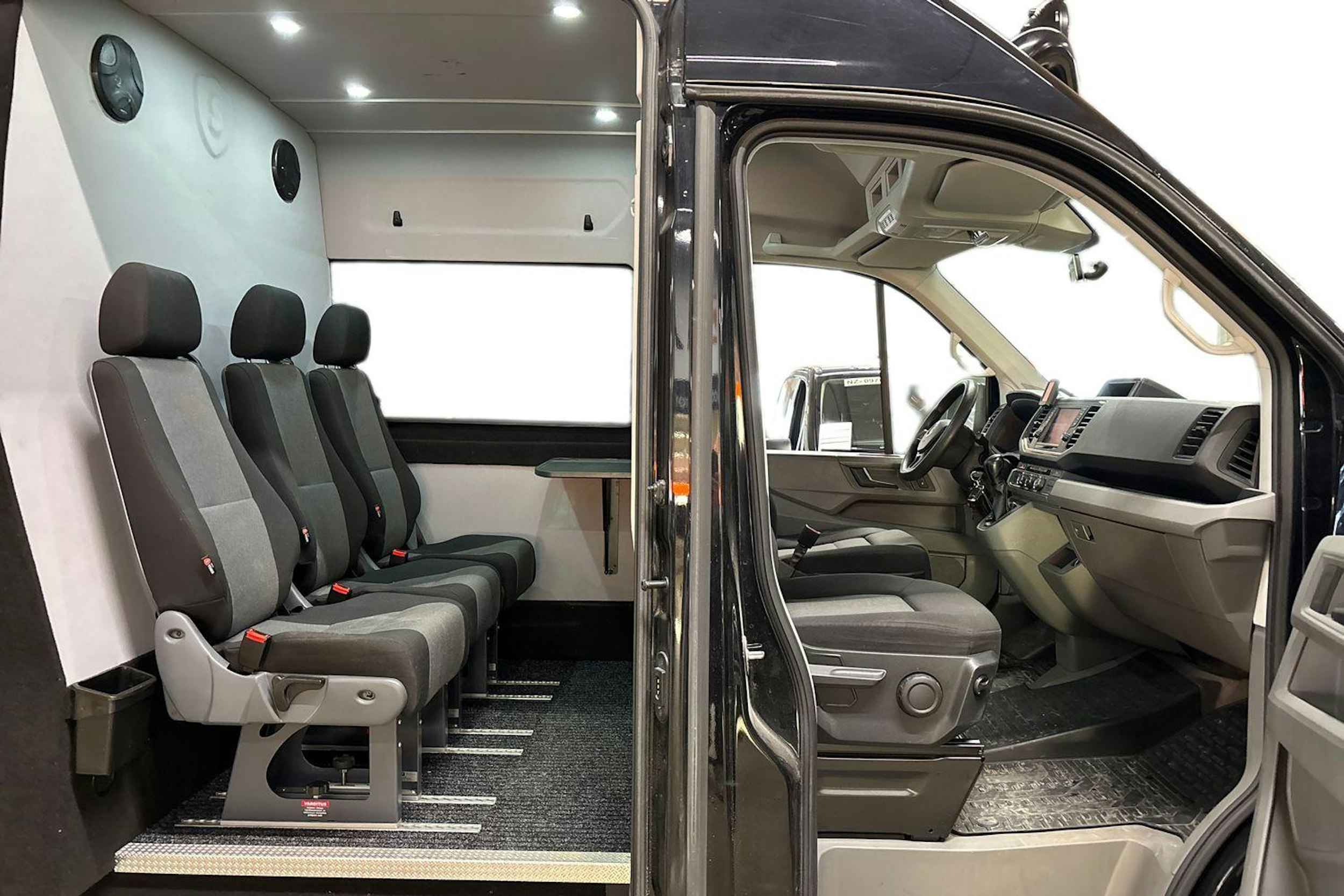 musta Volkswagen Crafter 2019 kuva 3.