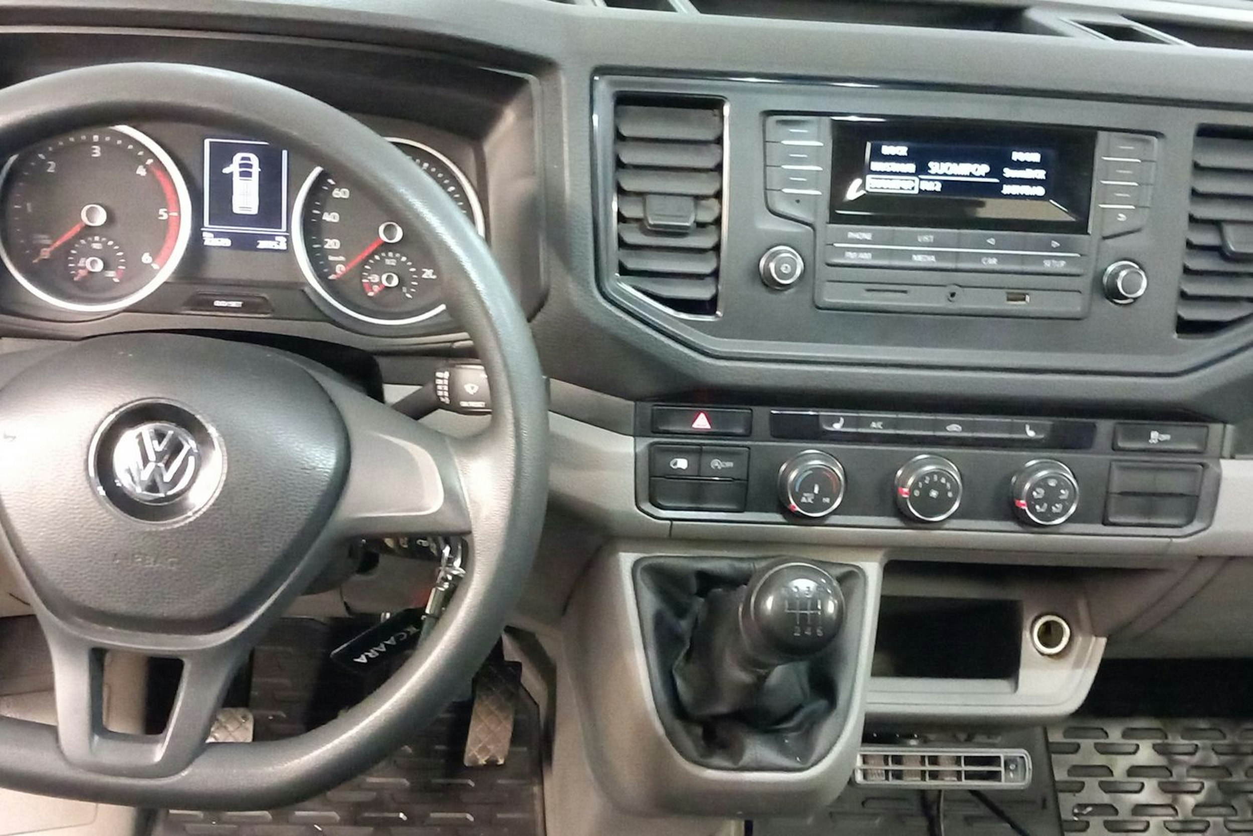 Sininen Volkswagen Crafter 2019 kuva 7.