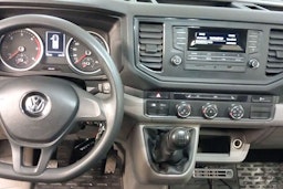 Sininen Volkswagen Crafter 2019 kuva 7.