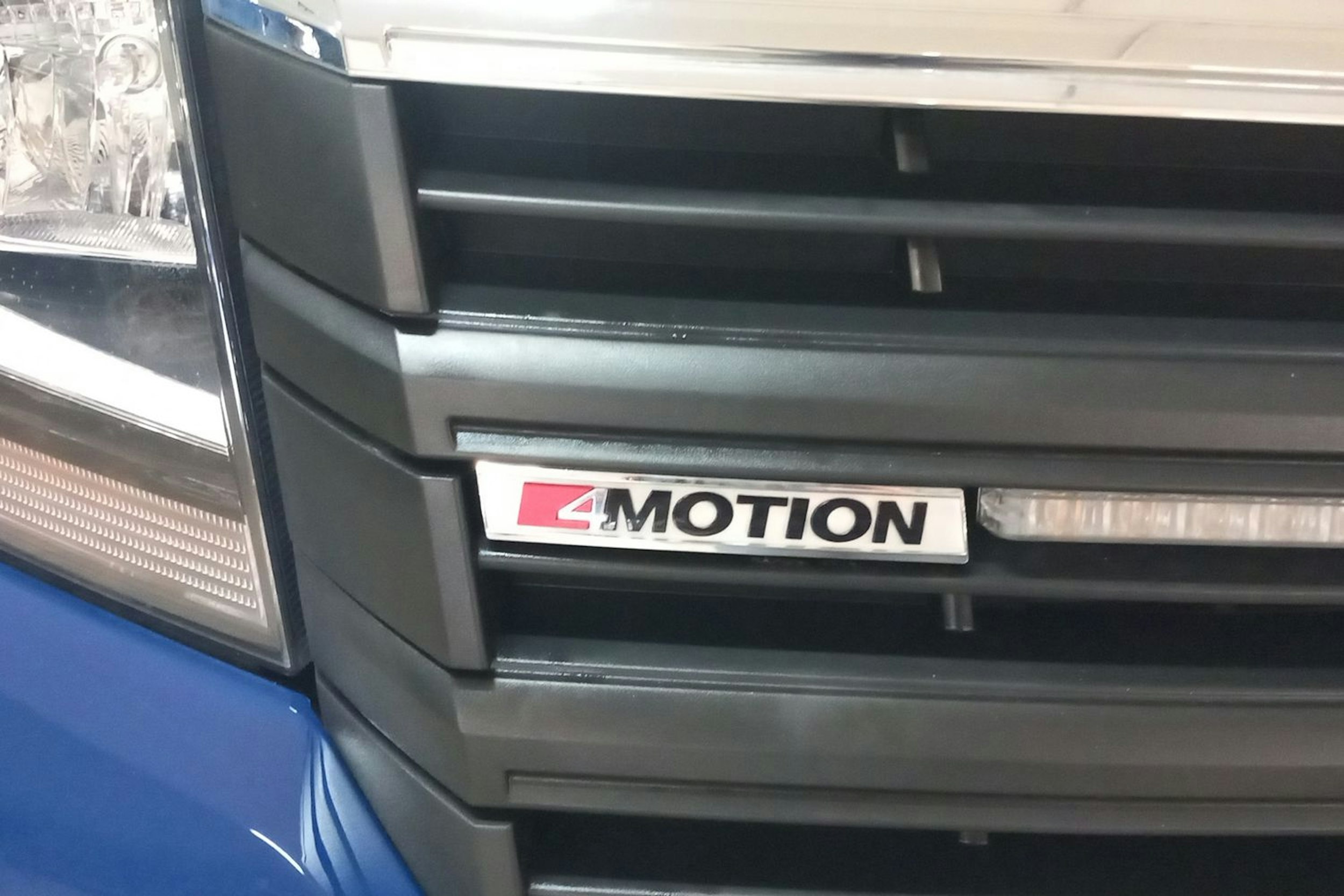 Sininen Volkswagen Crafter 2019 kuva 11.