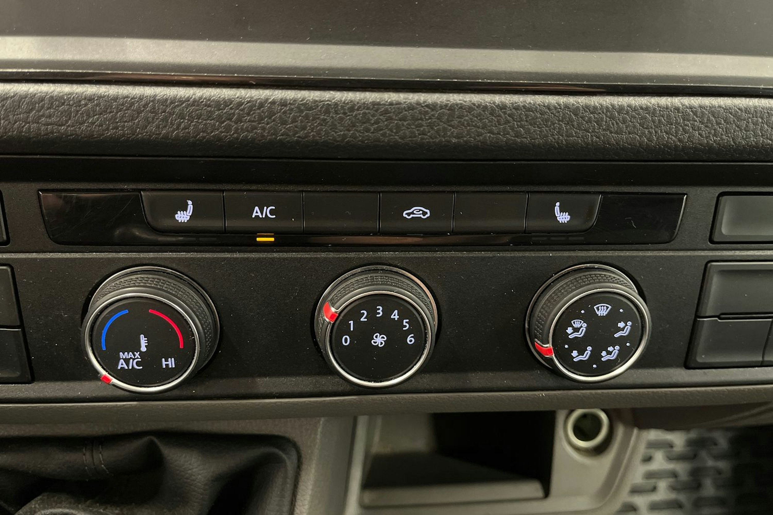 Sininen Volkswagen Crafter 2019 kuva 18.