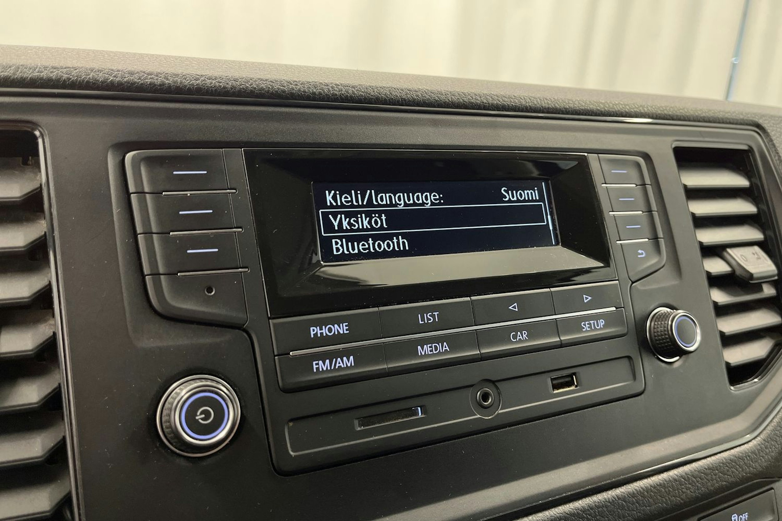 Sininen Volkswagen Crafter 2019 kuva 22.