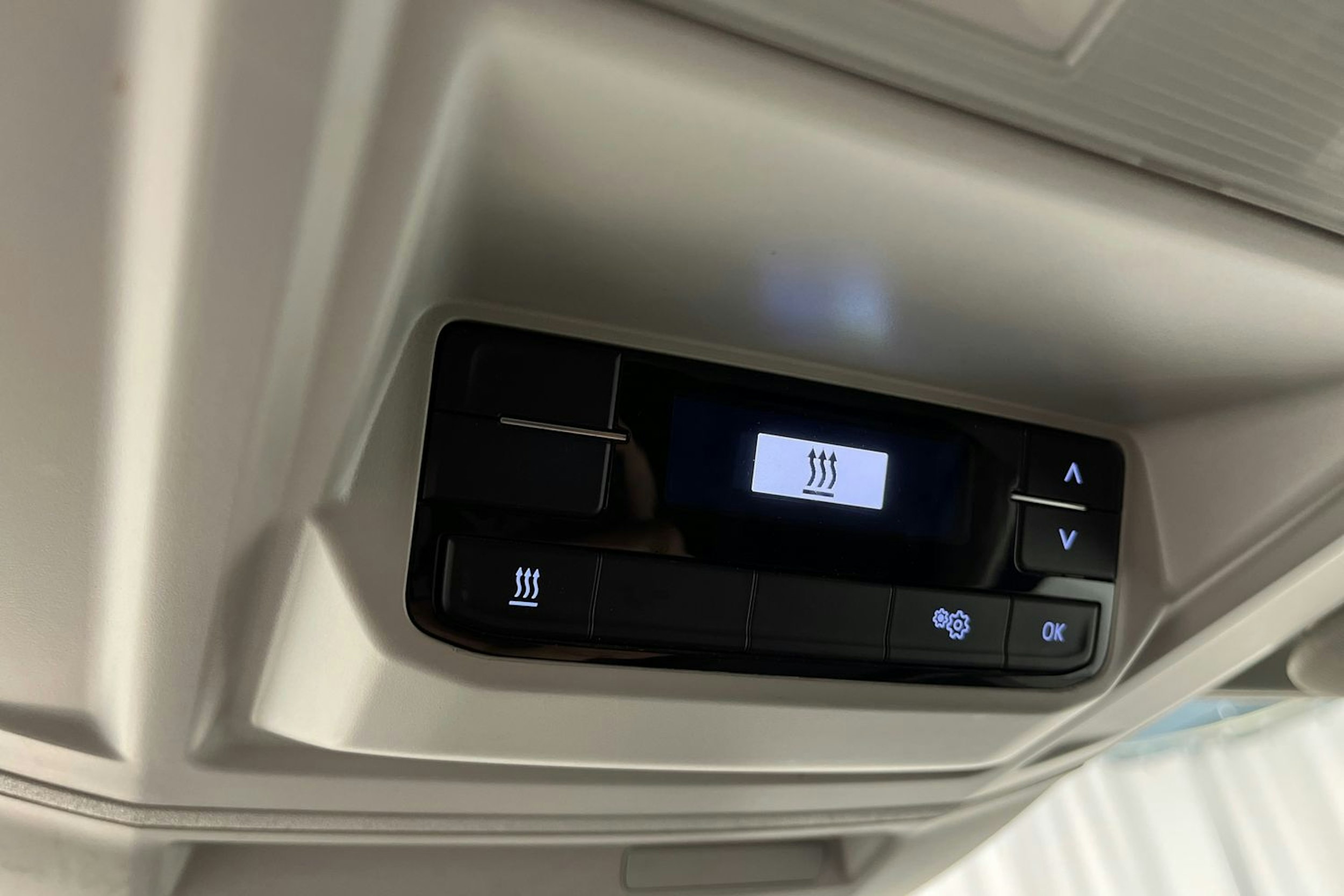 Sininen Volkswagen Crafter 2019 kuva 23.