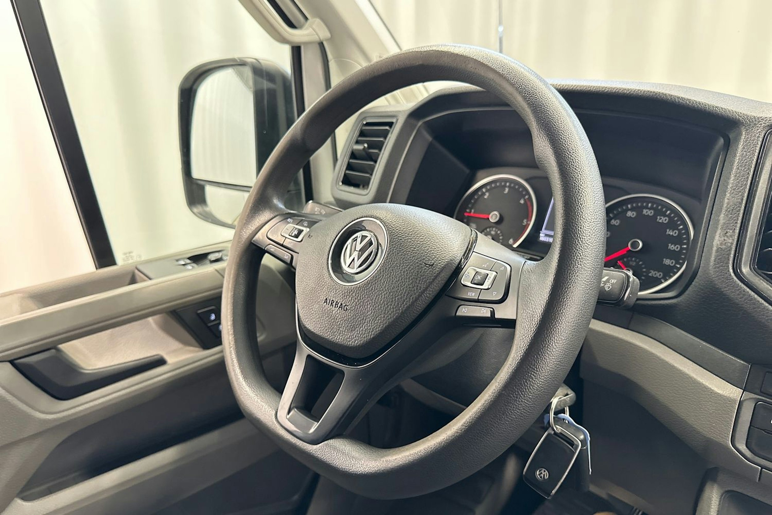 valkoinen Volkswagen Crafter 2019 kuva 10.