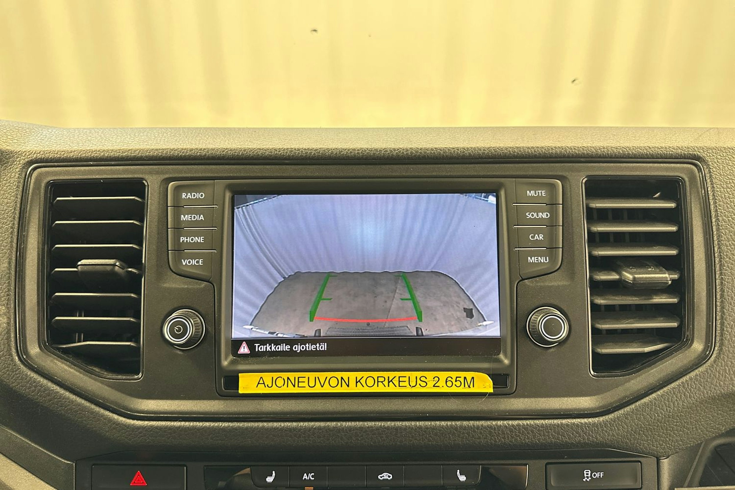 valkoinen Volkswagen Crafter 2019 kuva 11.