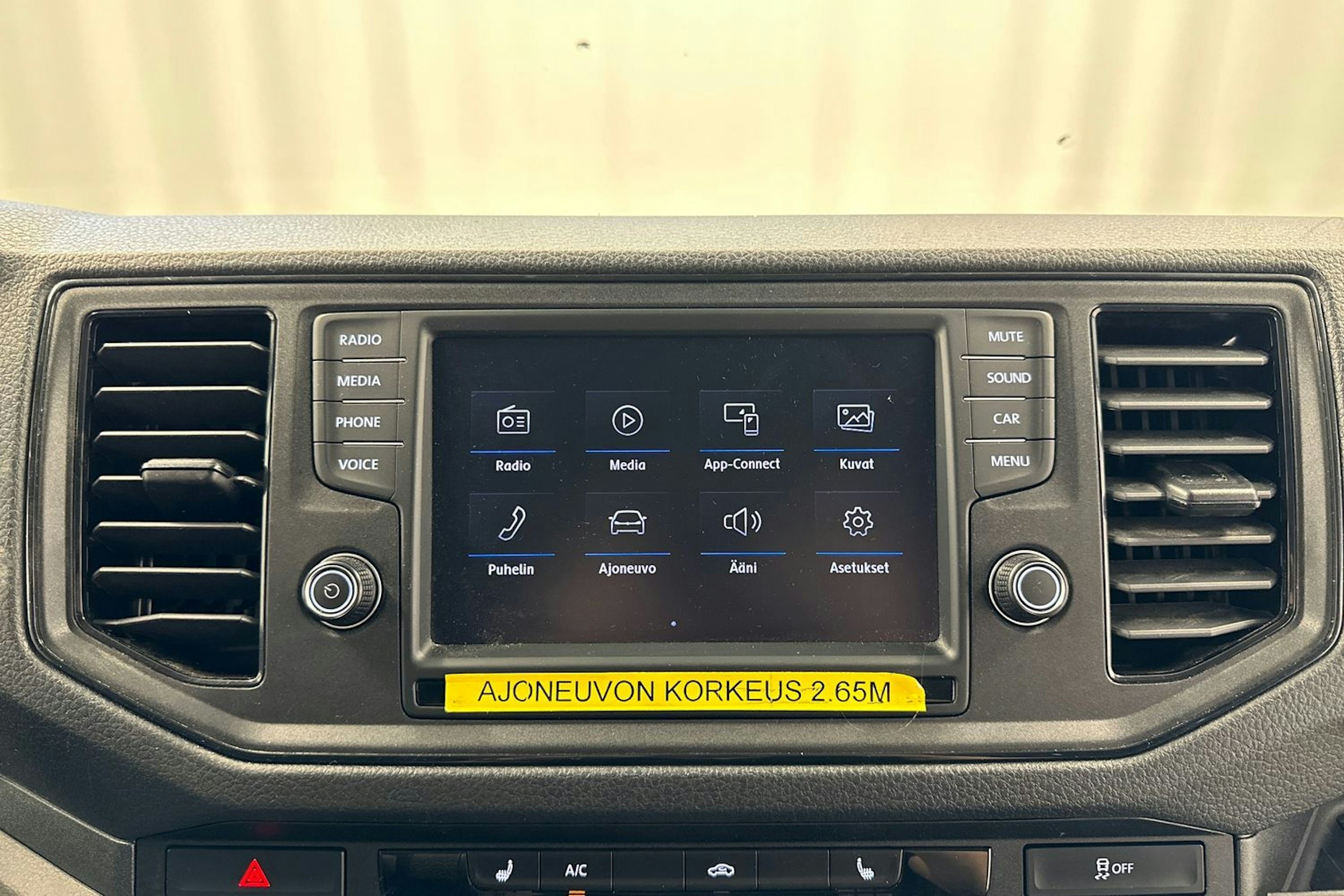 valkoinen Volkswagen Crafter 2019 kuva 12.