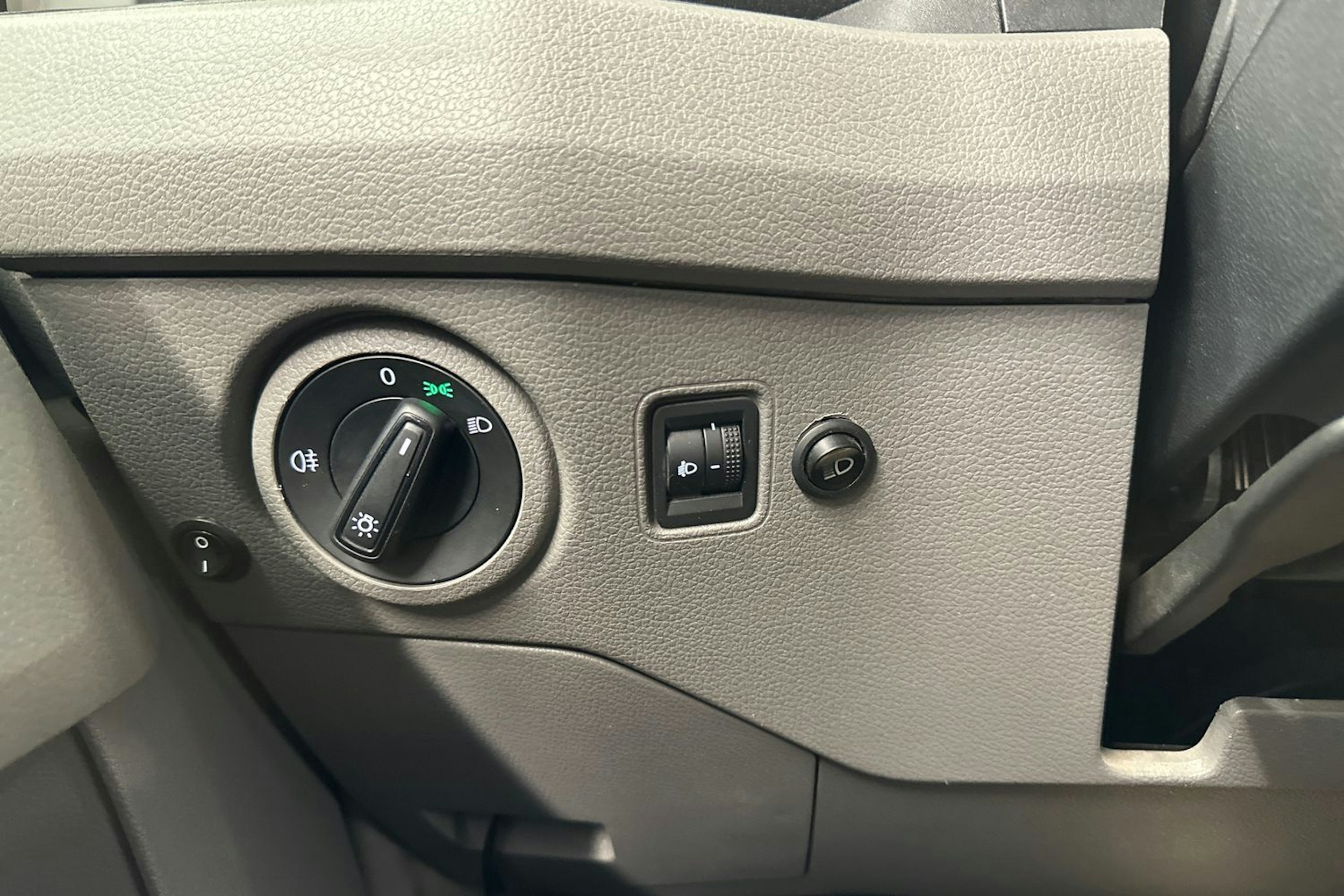 valkoinen Volkswagen Crafter 2019 kuva 15.