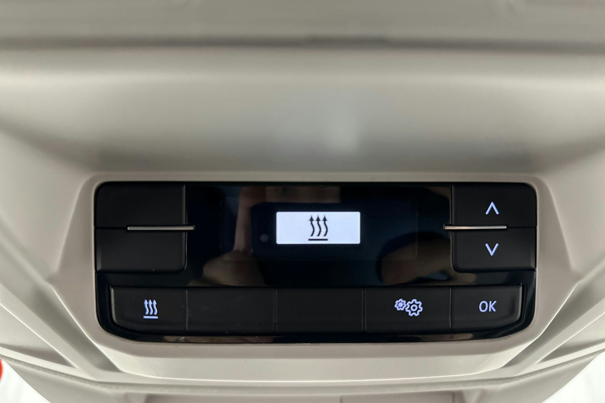 valkoinen Volkswagen Crafter 2019 kuva 16.