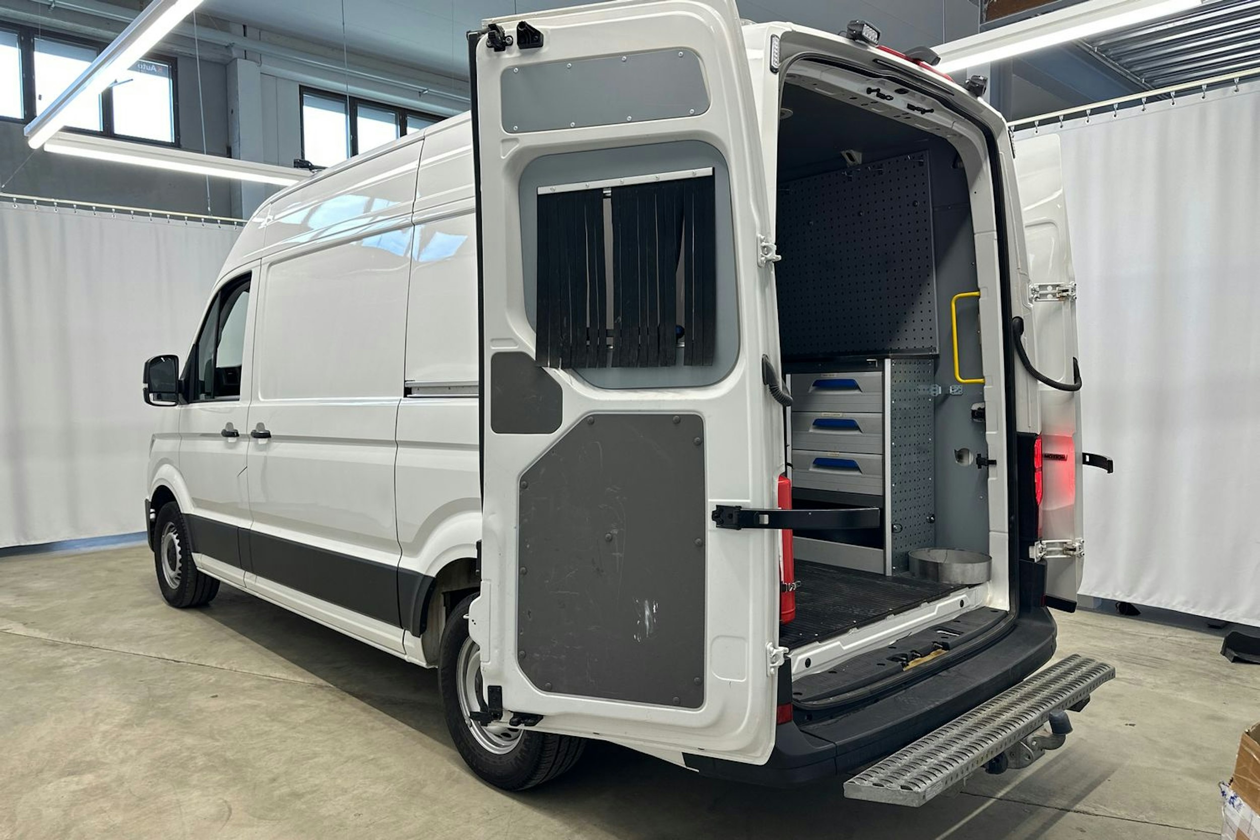 valkoinen Volkswagen Crafter 2019 kuva 20.
